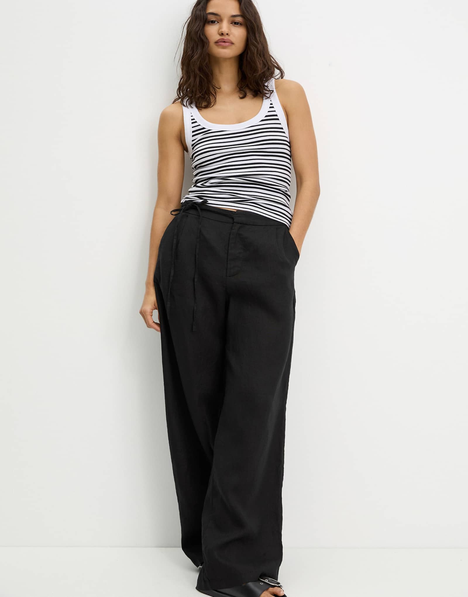 Pull-Bear tie waist wide leg linen pants in black 11390₽