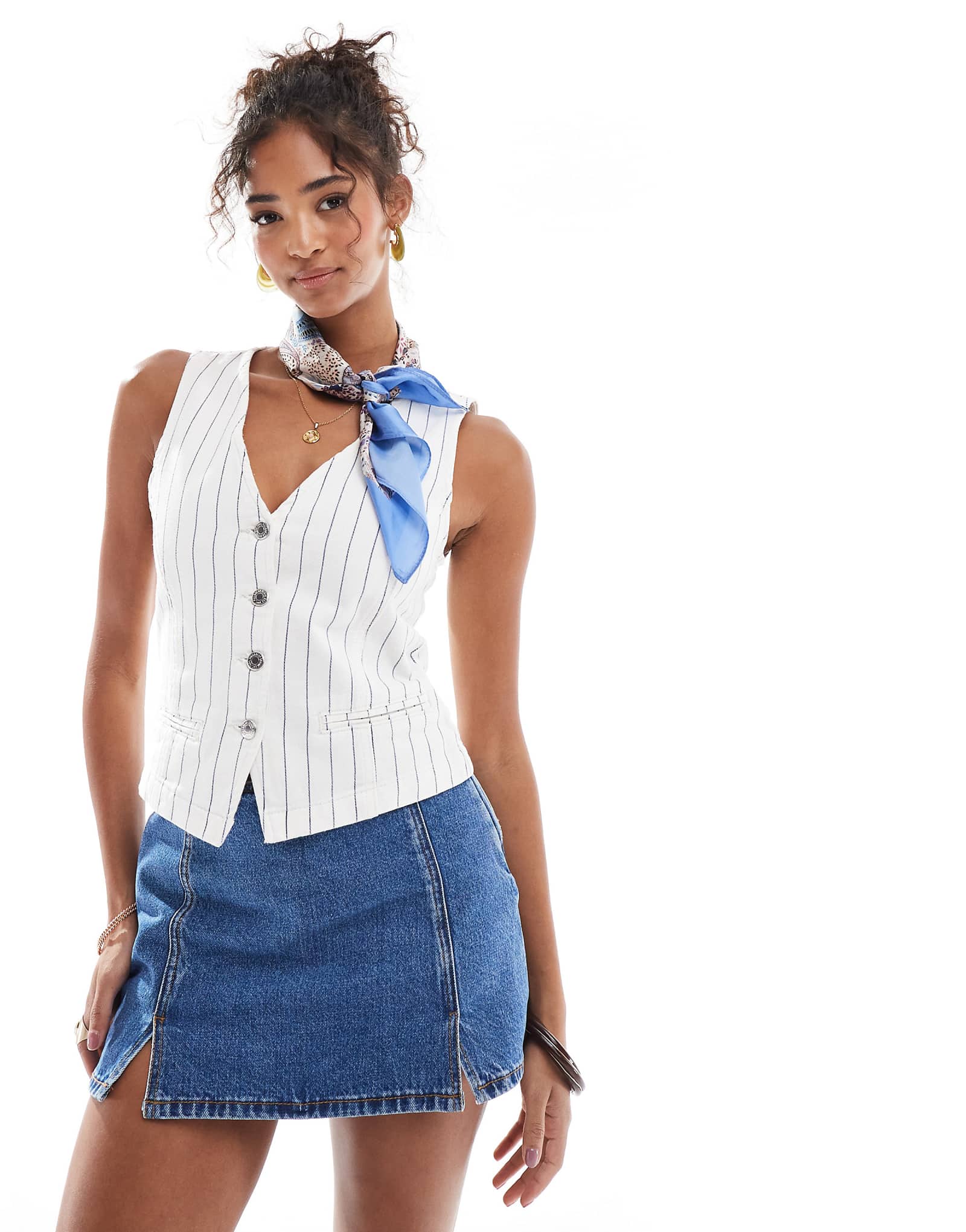 Pull-Bear denim vest in white pinstripe 6290₽