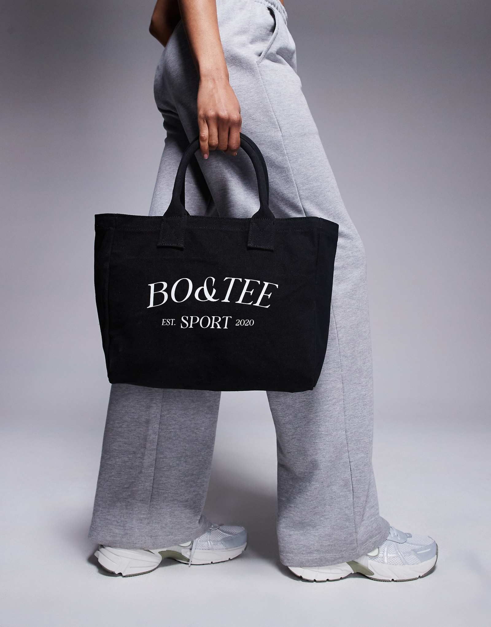 Спортивная сумка-тоут Bo+Tee черного цвета