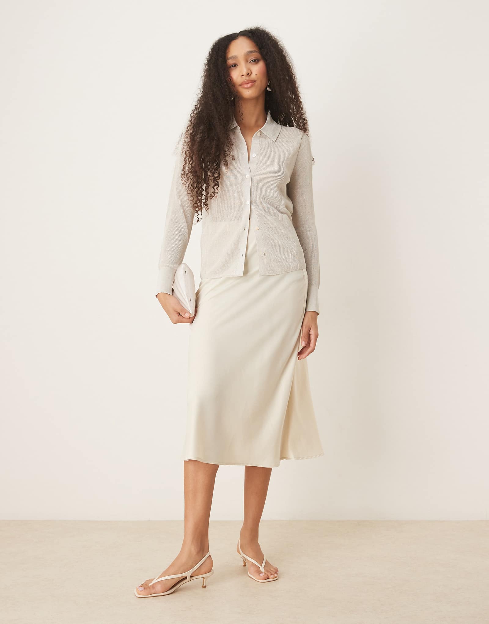 YAS satin midi skirt in birch cream 15890₽