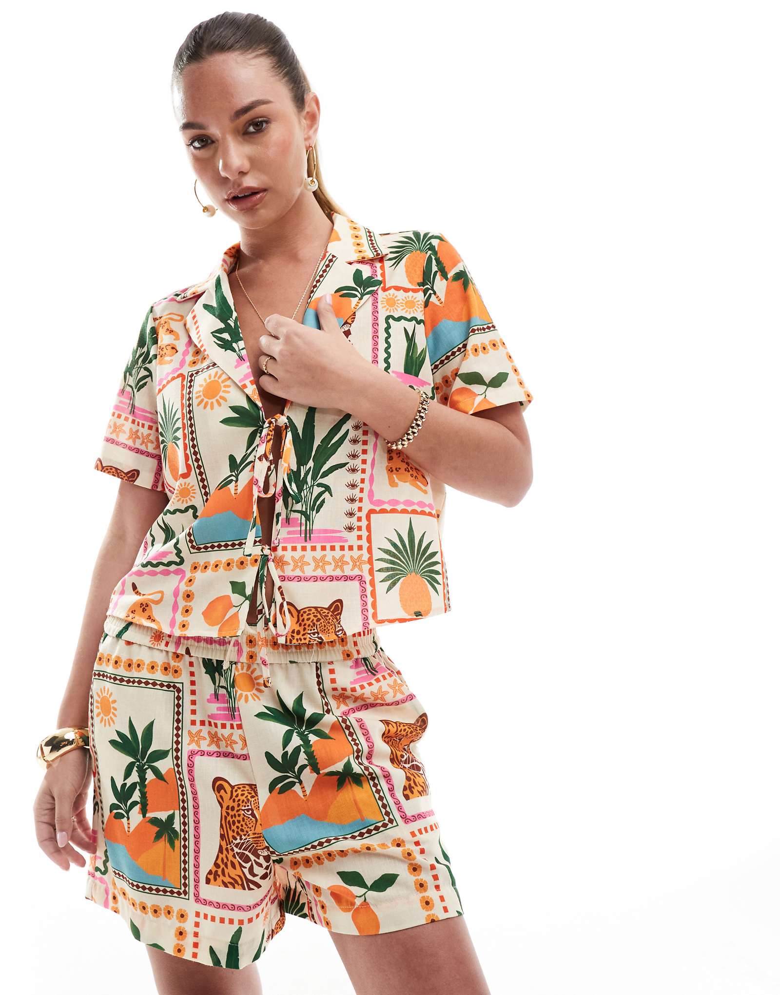Vero Moda boxy tie front shirt in tropical postcard print - part of a set 9090₽