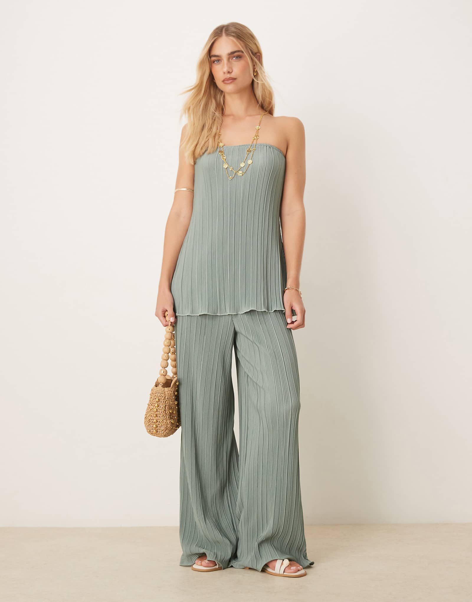 YAS plisse wide leg pants with rolled hem detail in soft green - part of a set 12890₽