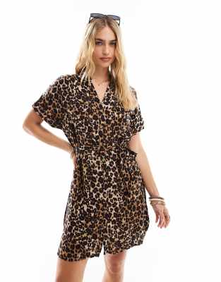 Платье-рубашка Vero Moda с карманами в леопардовый принт