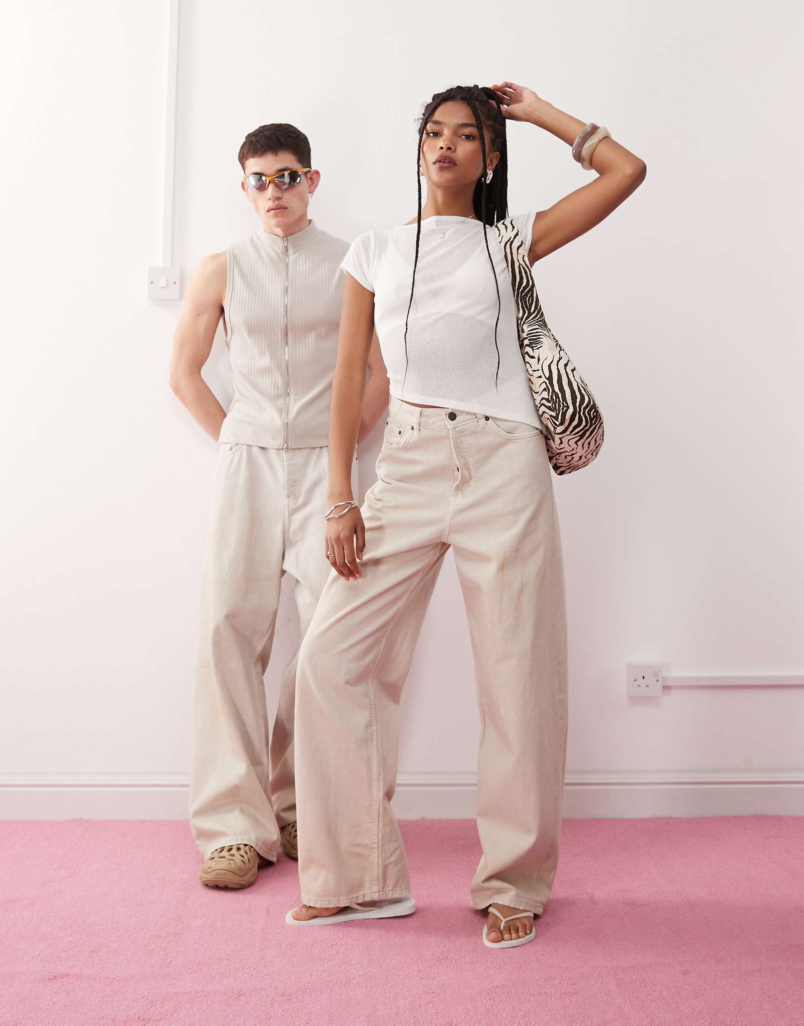 Weekday Astro unisex low rise baggy fit jeans in dirty beige wash 15990₽