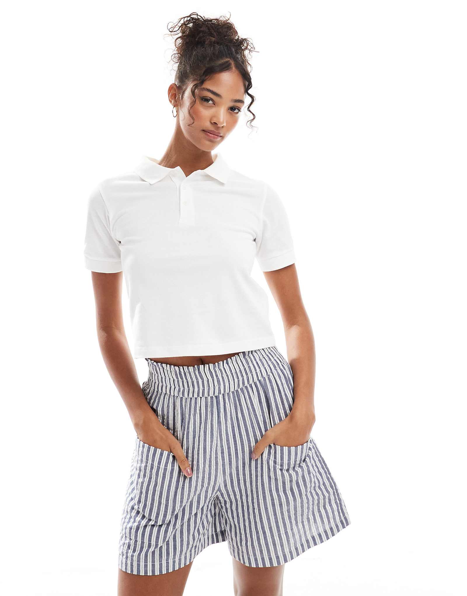 Wednesdays Girl striped shorts in blue 6790₽