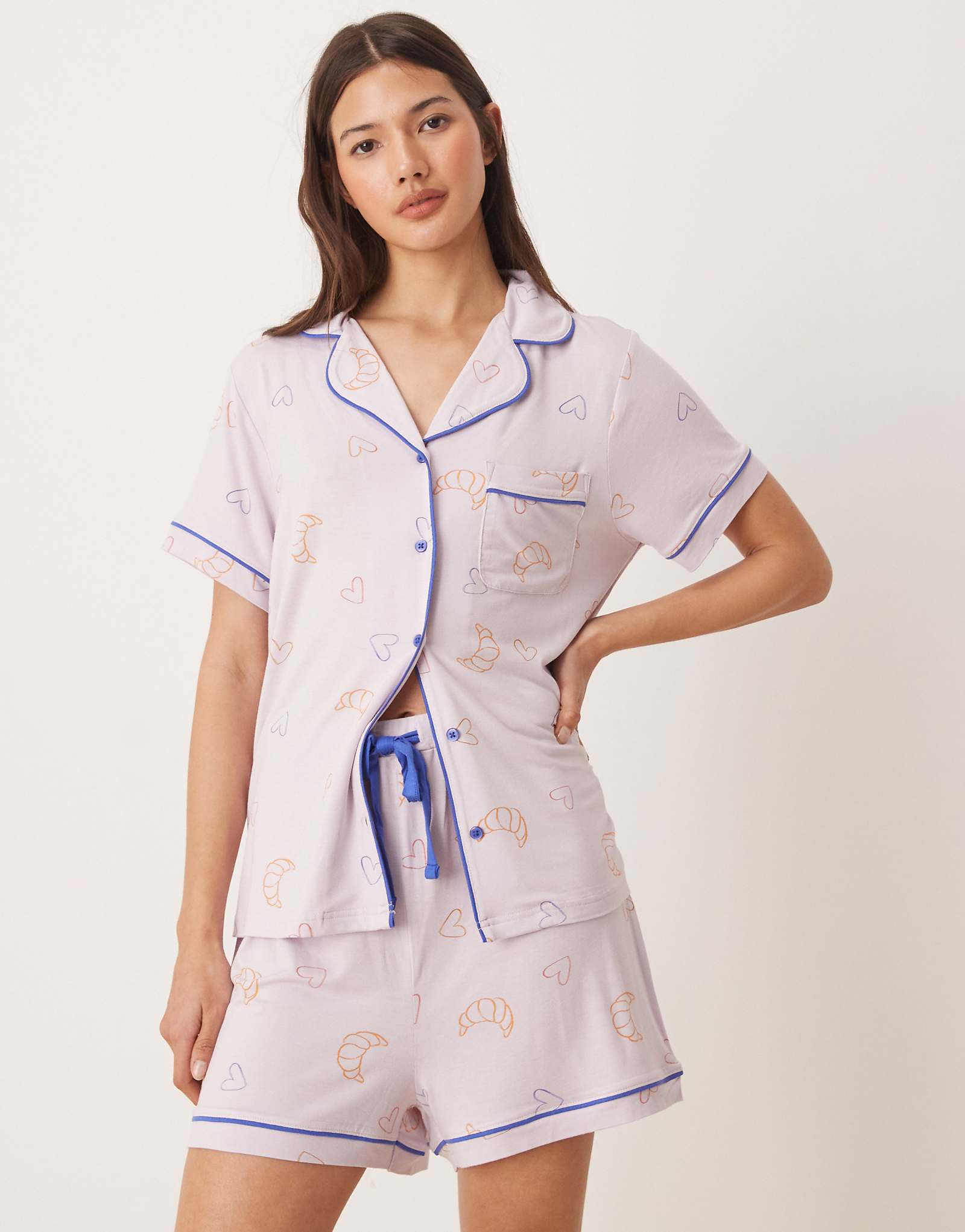 ASOS DESIGN super soft short sleeve shirt and shorts pajama set in lilac croissant print 6090₽