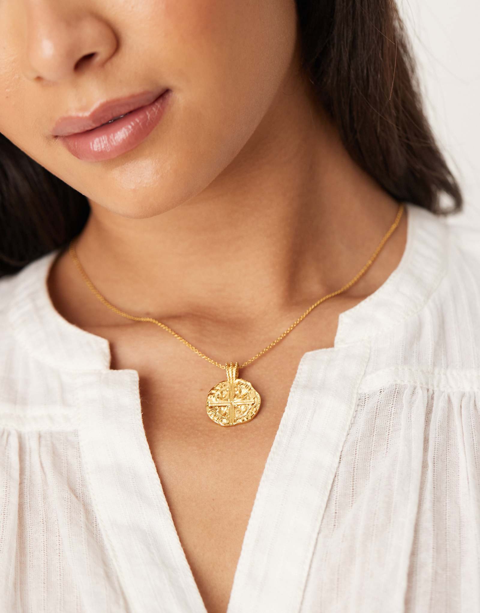 Accessorize Z coin pendant necklace in gold plated 4990₽