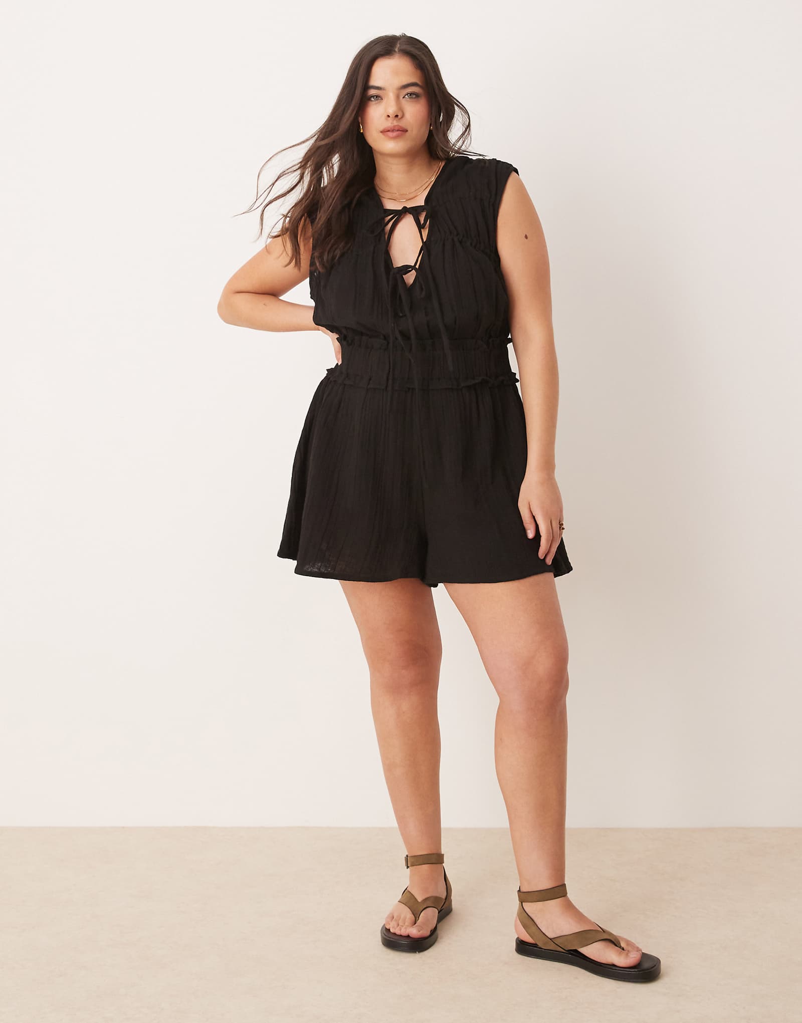ASOS DESIGN Curve double cloth gathered bust romper in black 6190₽