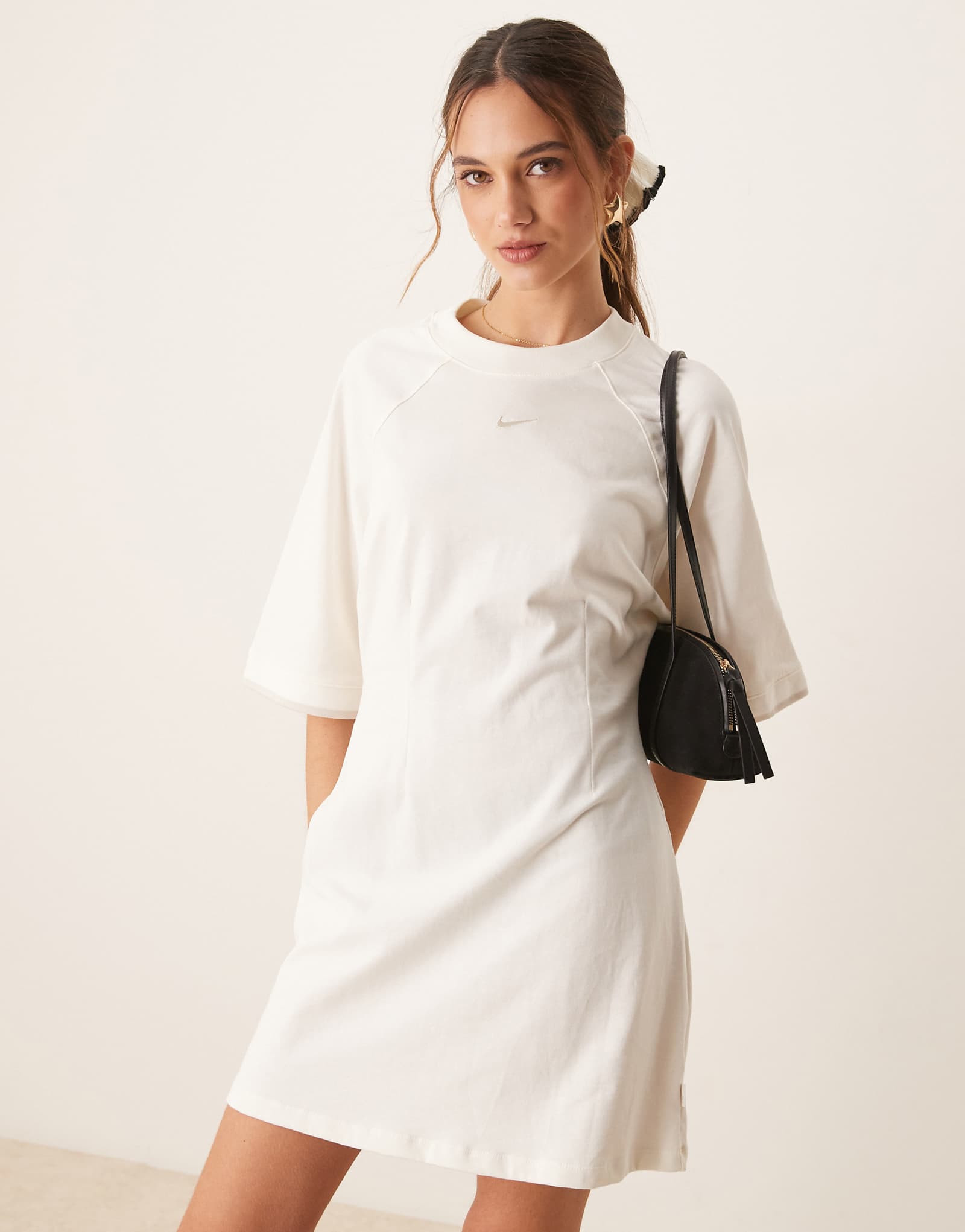 Nike Collection t-shirt dress in off white 18390₽