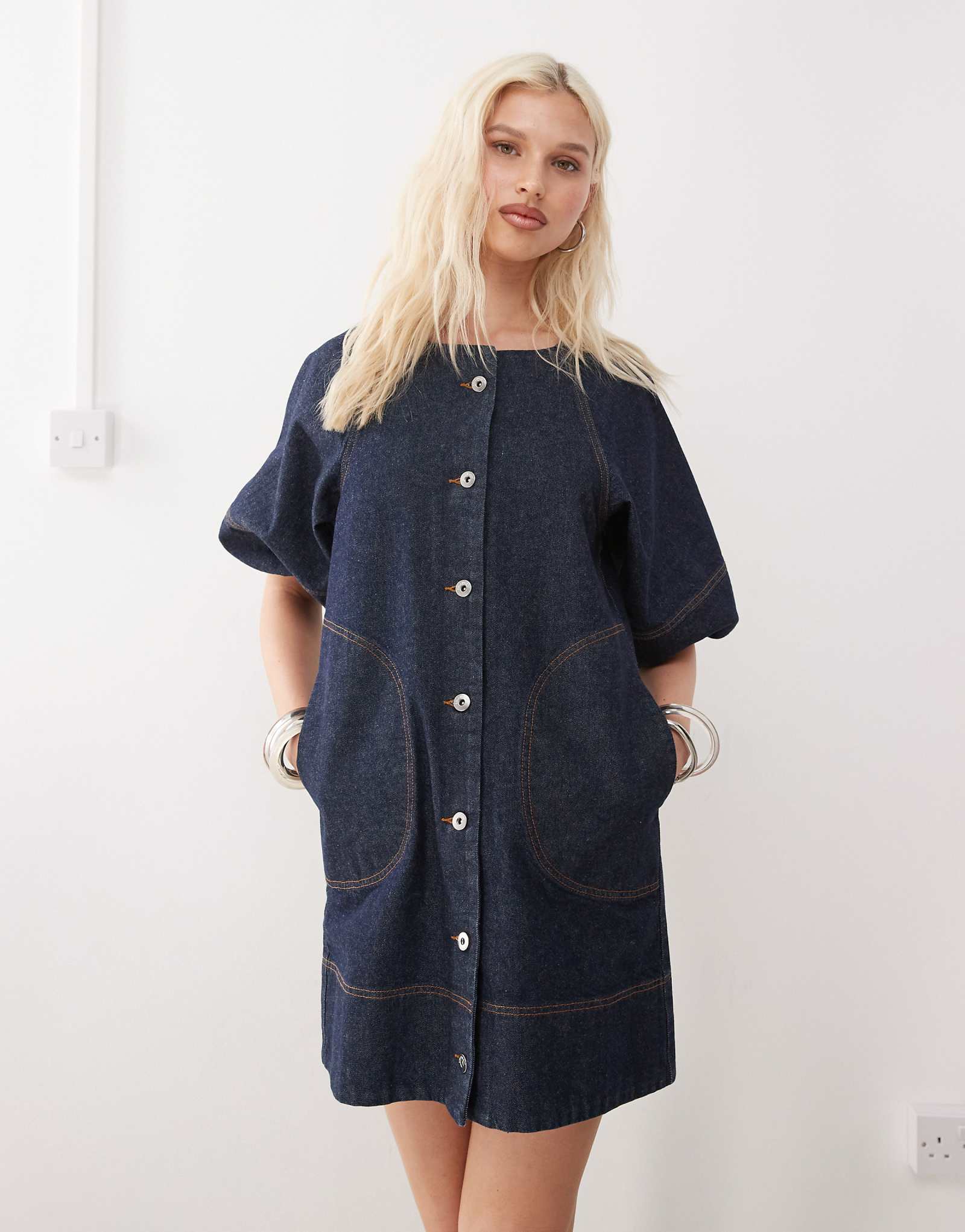 COLLUSION denim shirt dress with puff sleeves in rinse wash 12290₽
