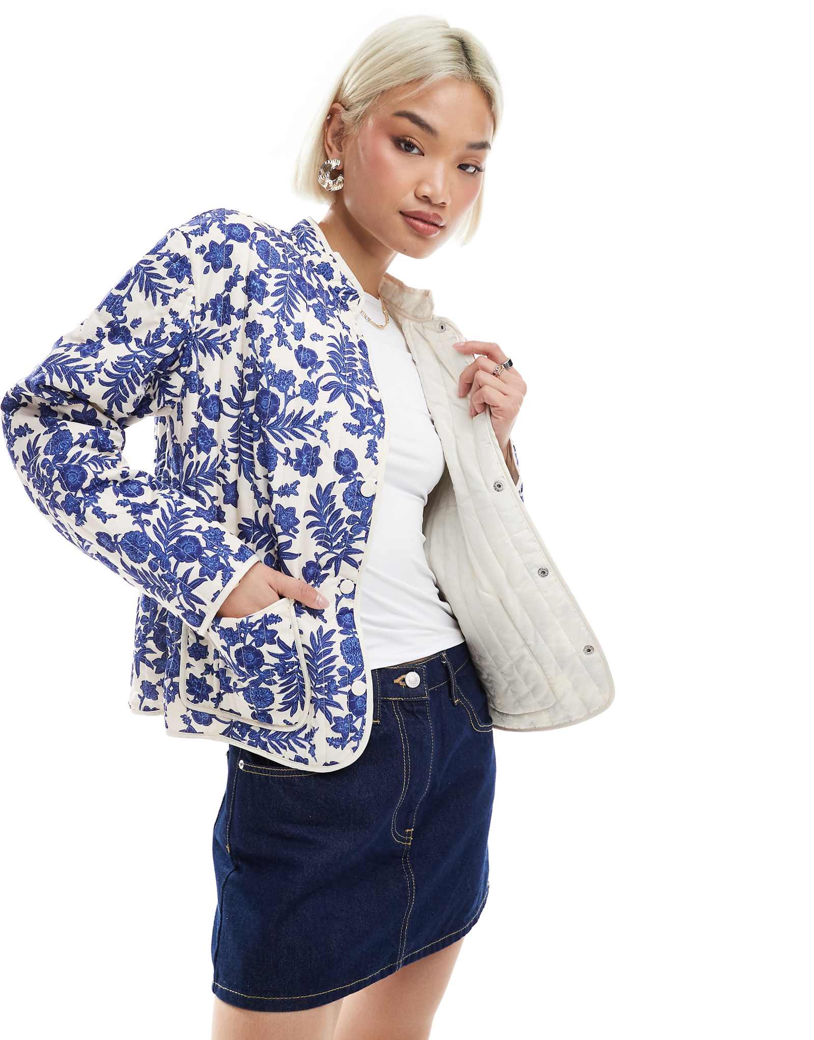 Стеганый жакет Vero Moda с кремовым и голубым цветочным принтом 16490₽