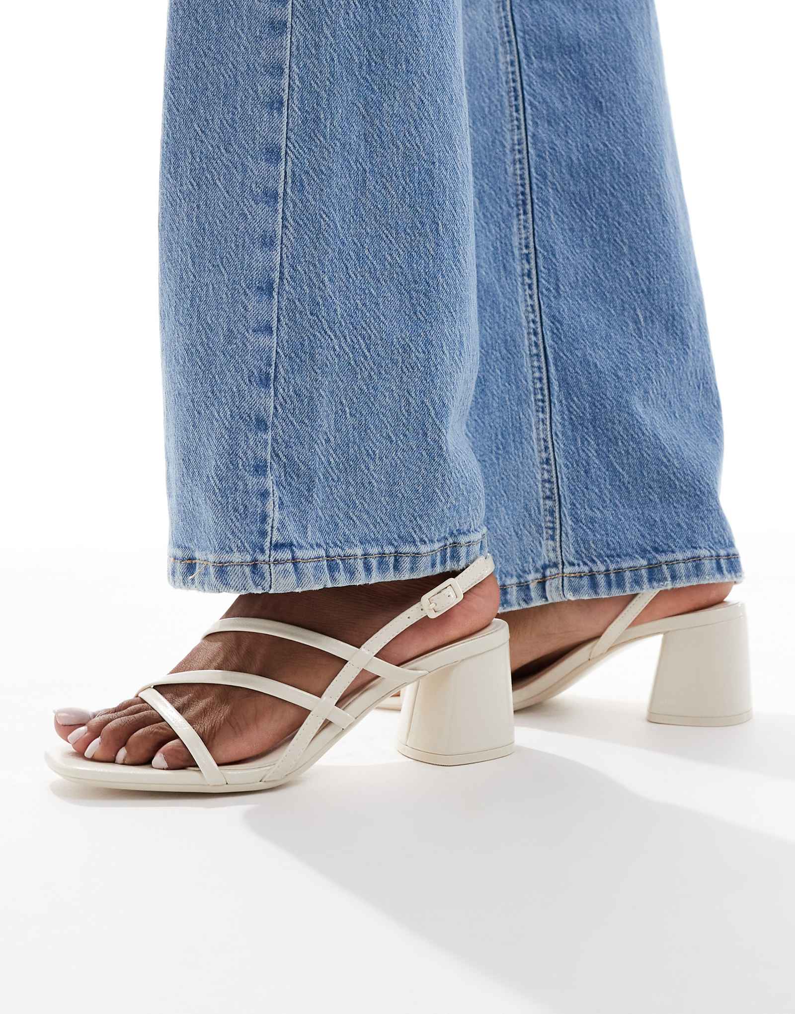 Stradivarius cross strap heeled sandals in ecru 7290₽