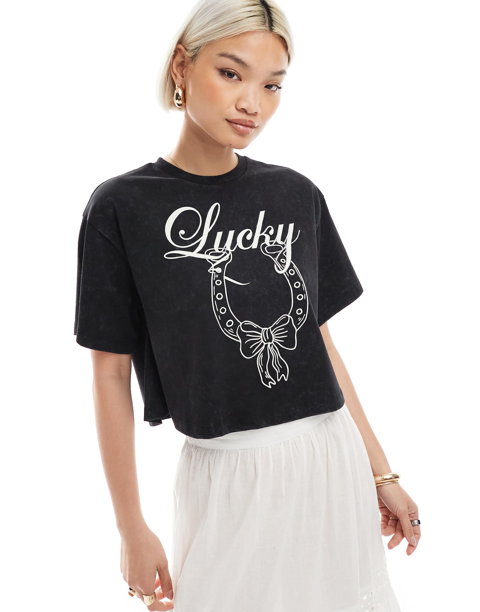 Miss Selfridge acid wash lucky horseshoe loose wide cropped tee in black 4290₽