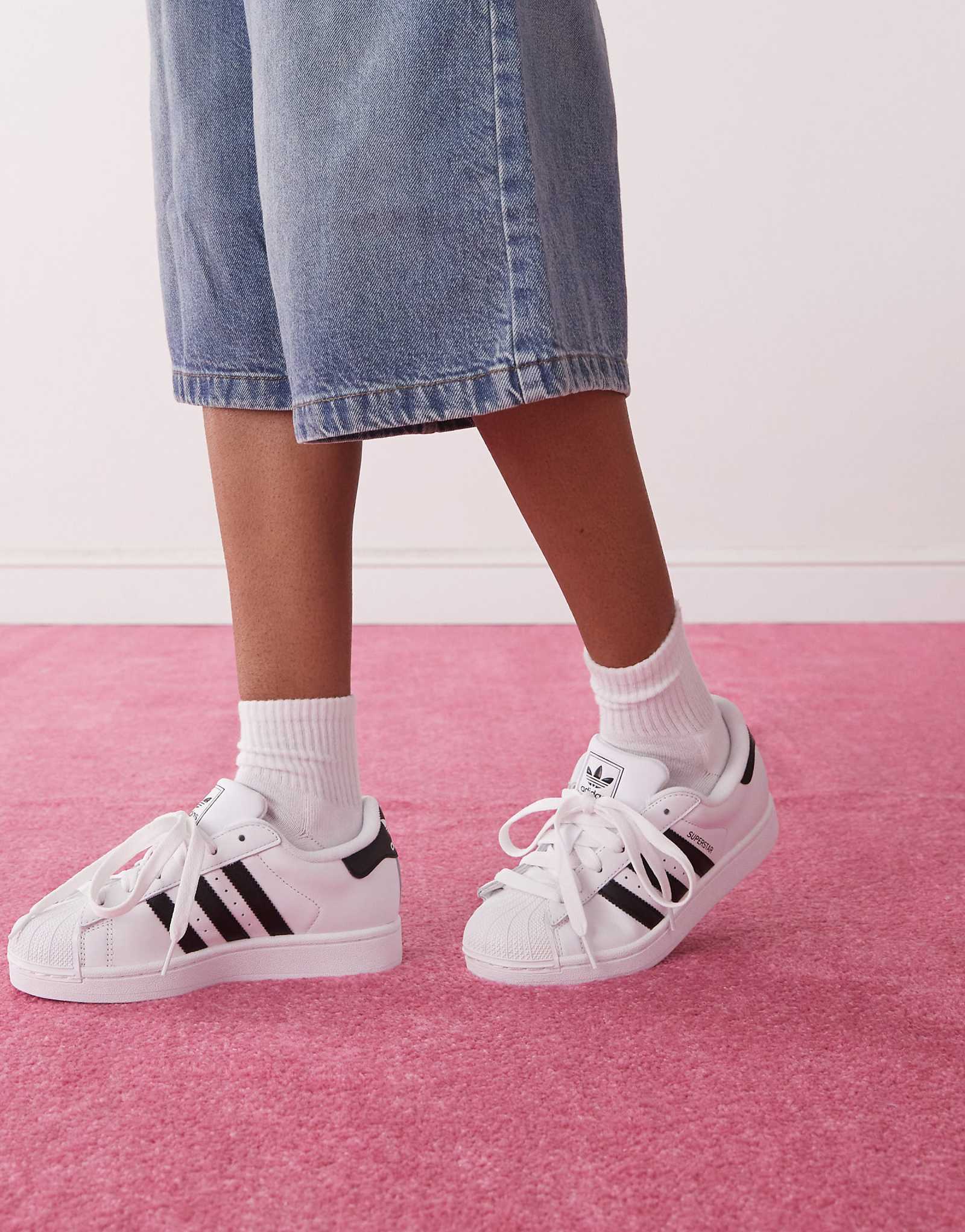 adidas Originals Superstar II sneakers in white and black 20390₽