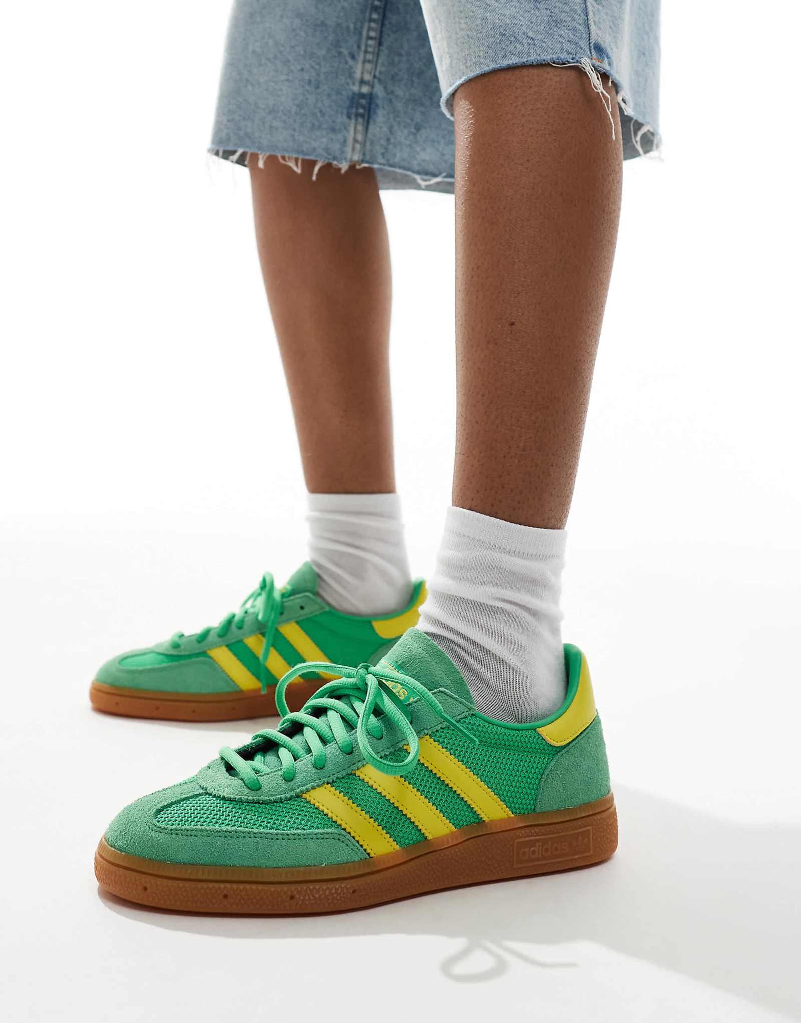 adidas Originals Handball Spezial sneakers in green and yellow 15690₽