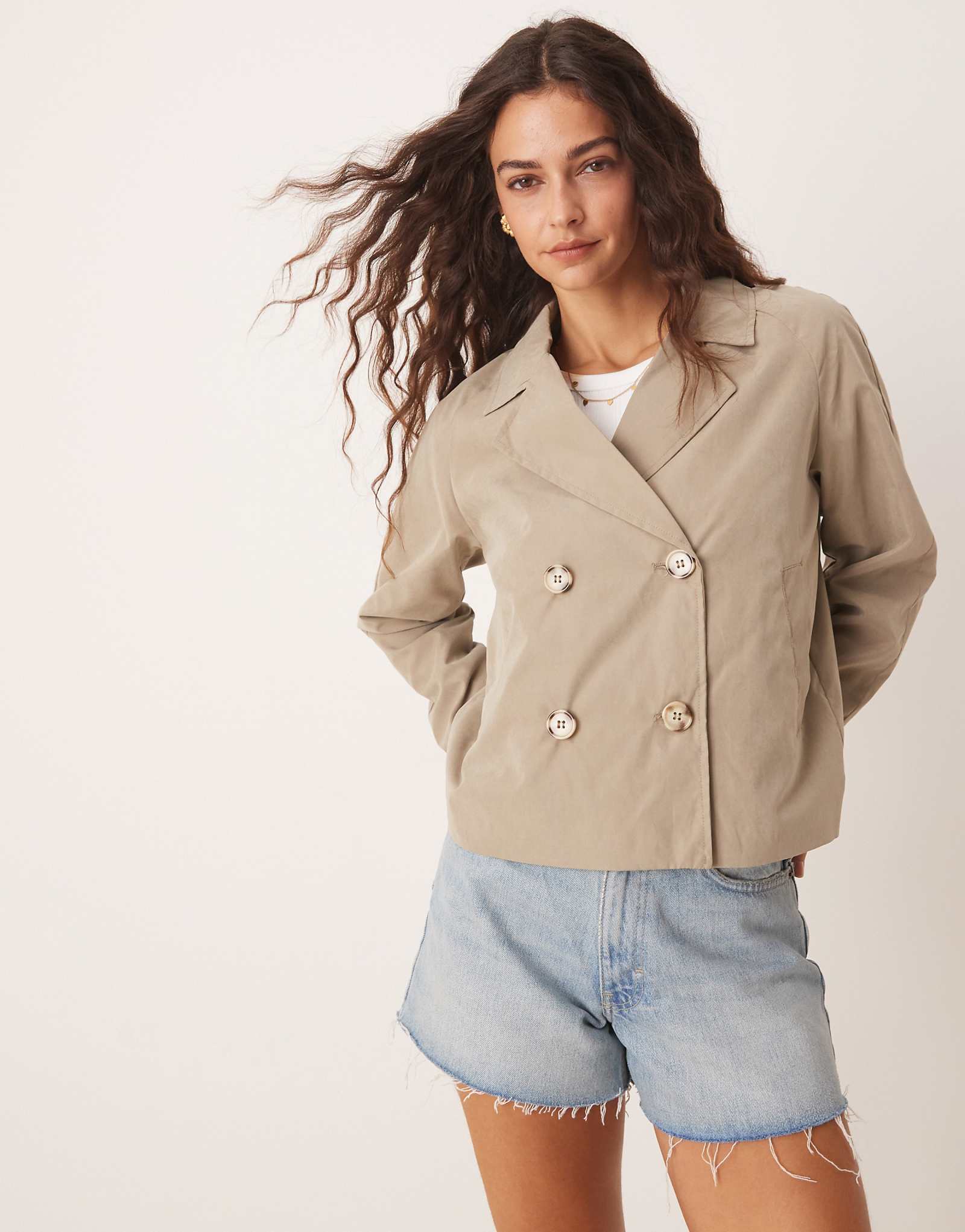 JDY boxy short trench coat in beige 10890₽