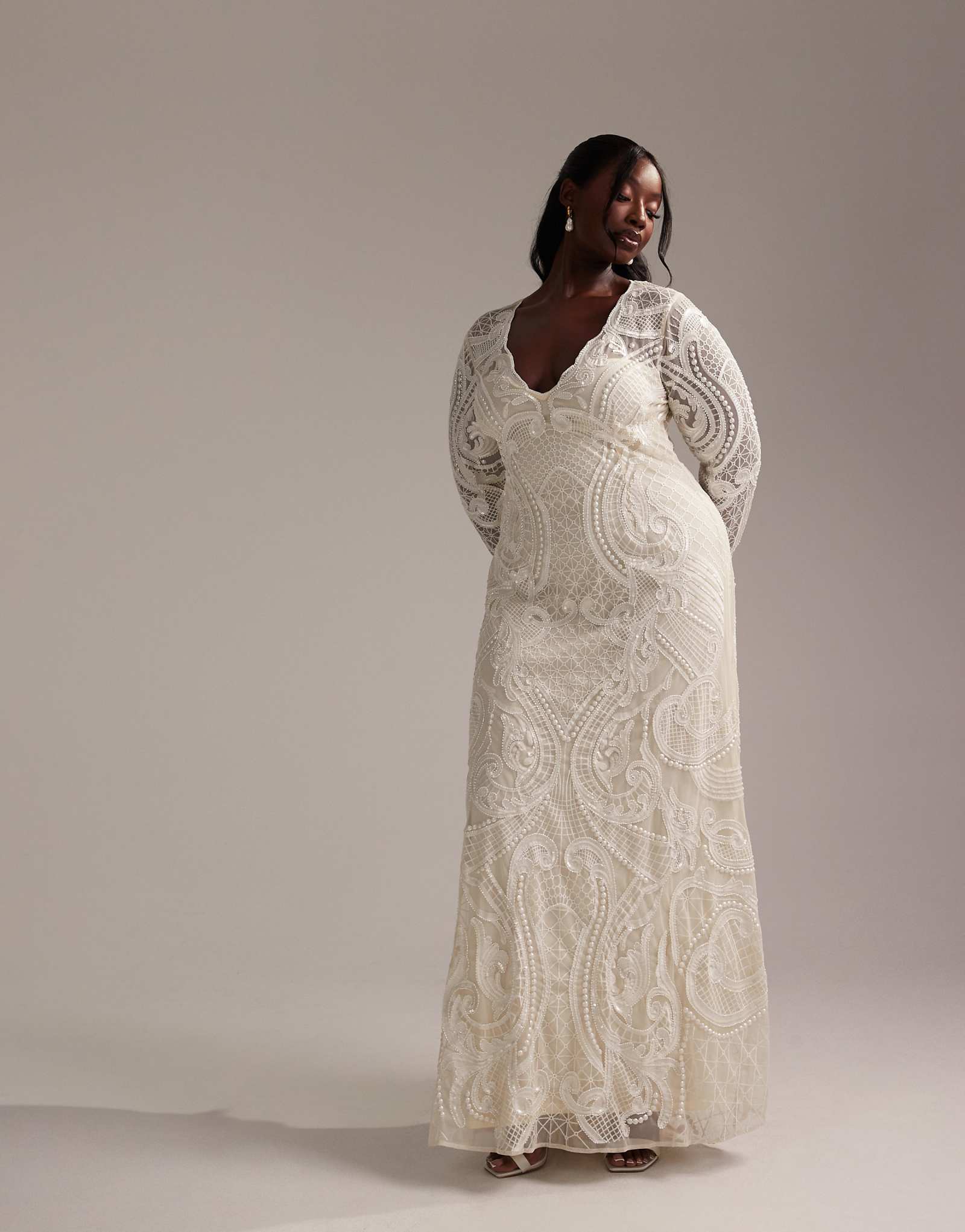 ASOS DESIGN Curve embroidered plunge long sleeve maxi wedding dress in ivory 65190₽