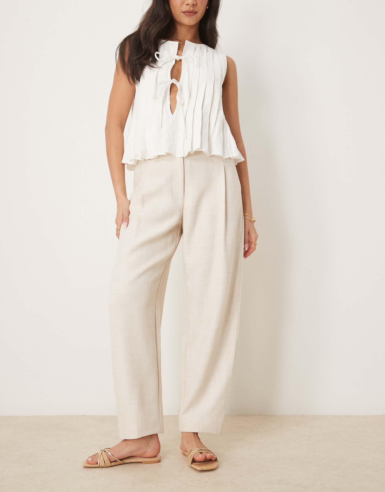 ASOS DESIGN tailored textured barrel pants with tab detail in neutral 13690₽