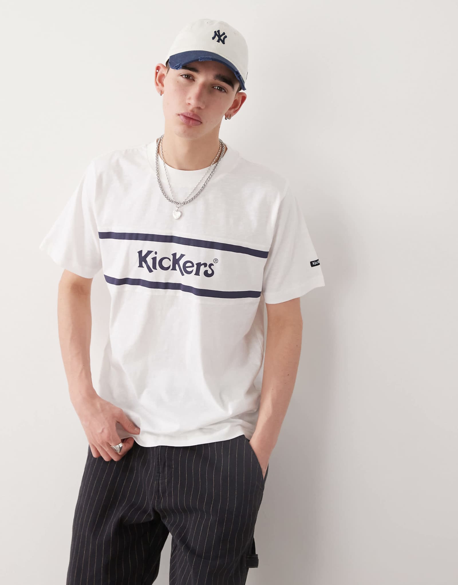 Kickers oversized t-shirt with navy kickers graphic in ecru 6090₽