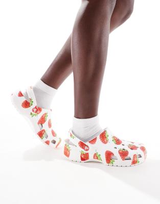 Классические кроссовки Crocs с принтом свежих фруктов и клубники