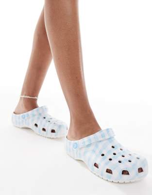 Классические клетчатые сабо Crocs белого/синего цвета