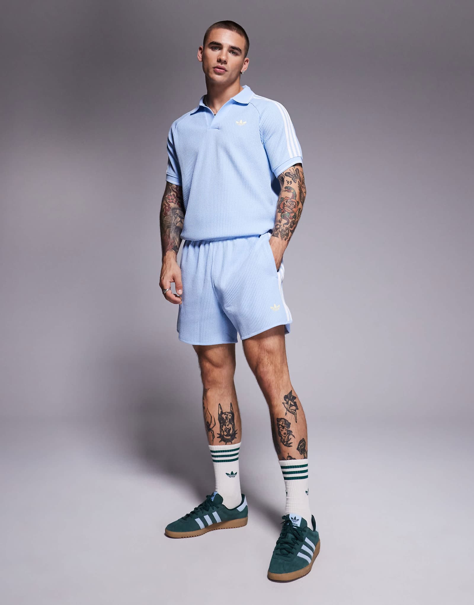 вязаные шорты-поло adidas Originals синего цвета 8790₽