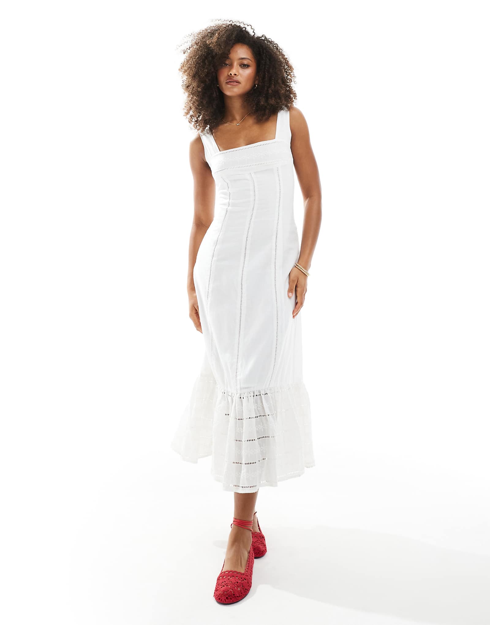 Daisy Street tiered midi dress with lace trim in white 12490₽