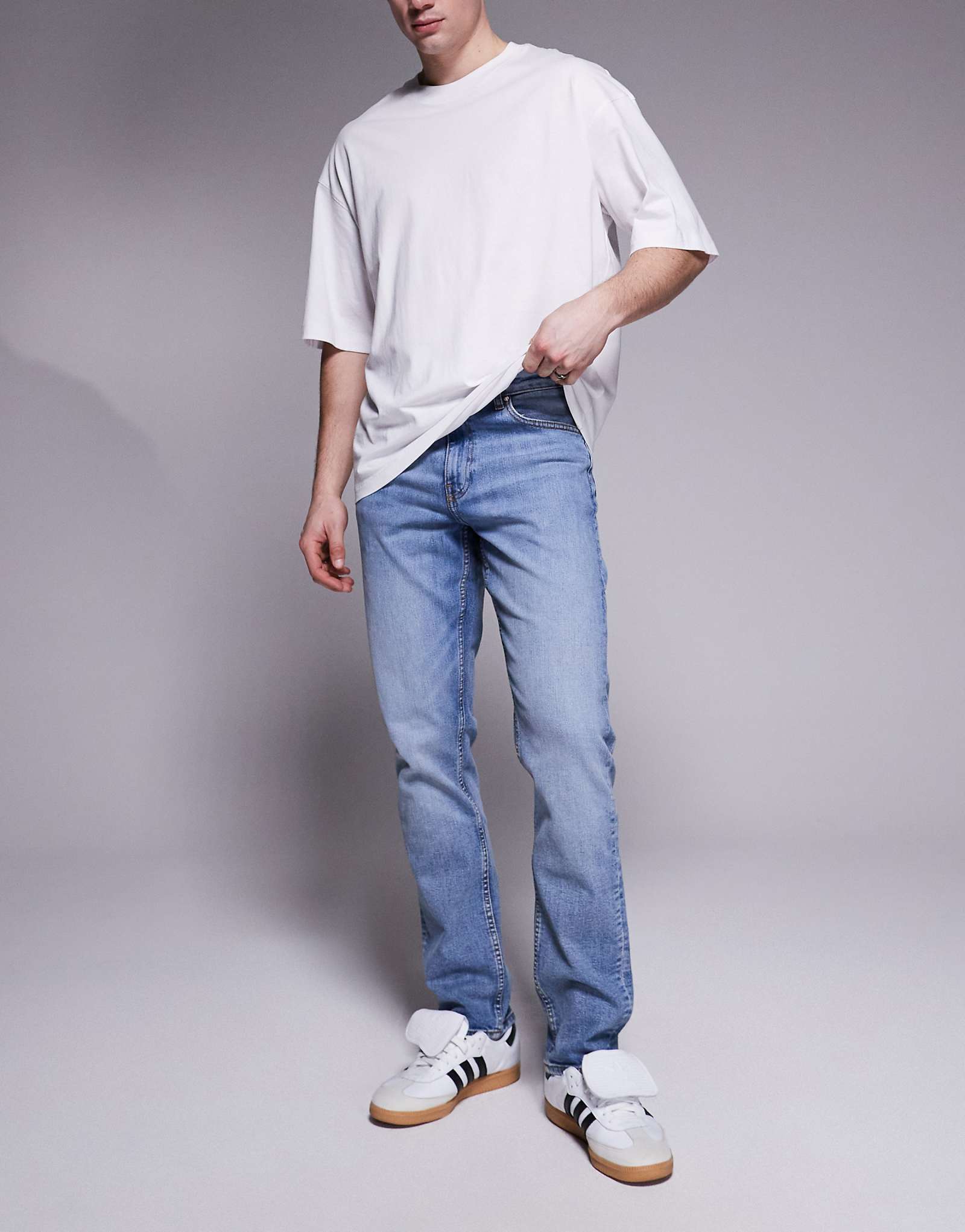 ASOS DESIGN slim fit jeans in light wash blue 4890₽