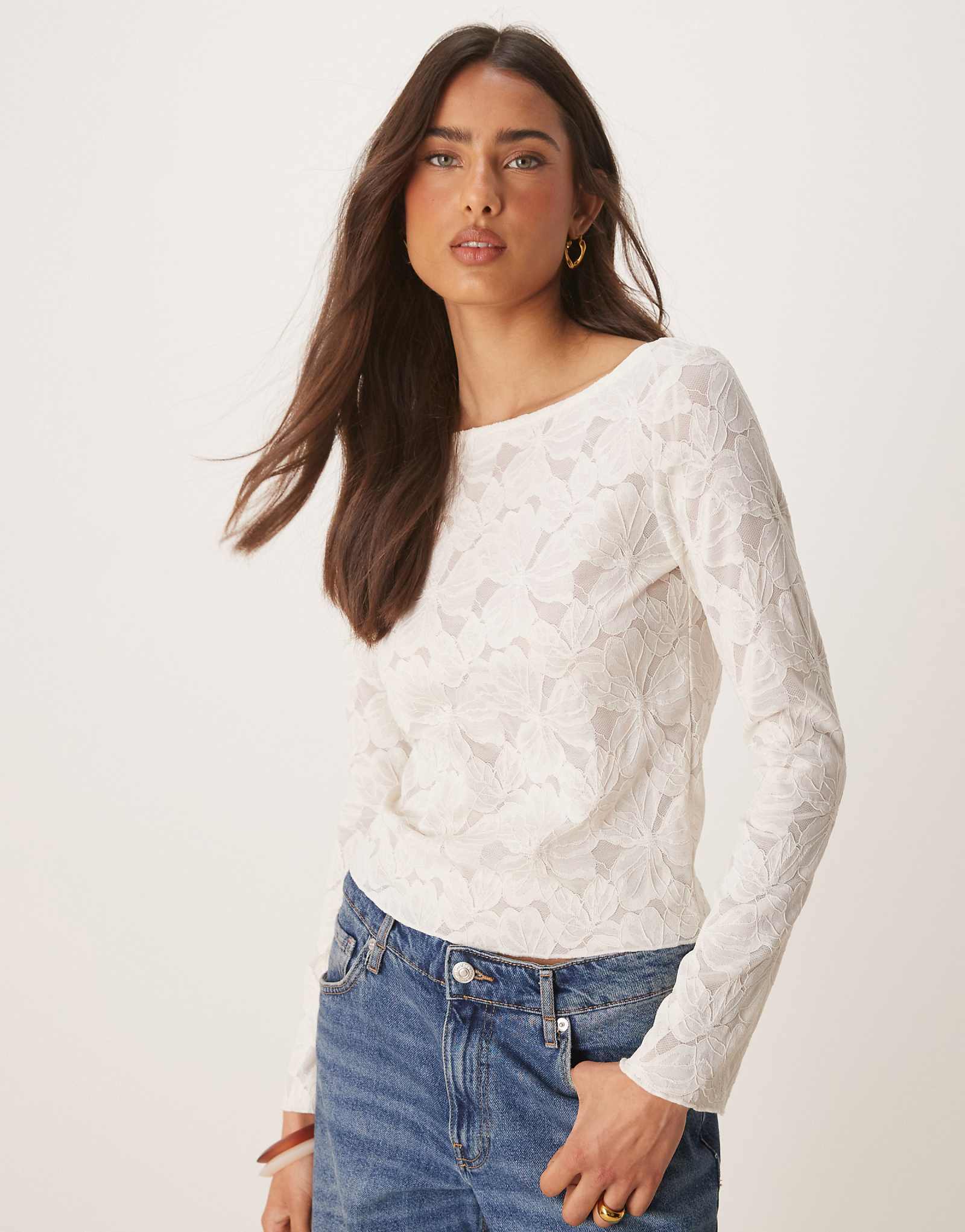 Gina Tricot sheer long sleeve lace top with fluted sleeves in off white 10590₽