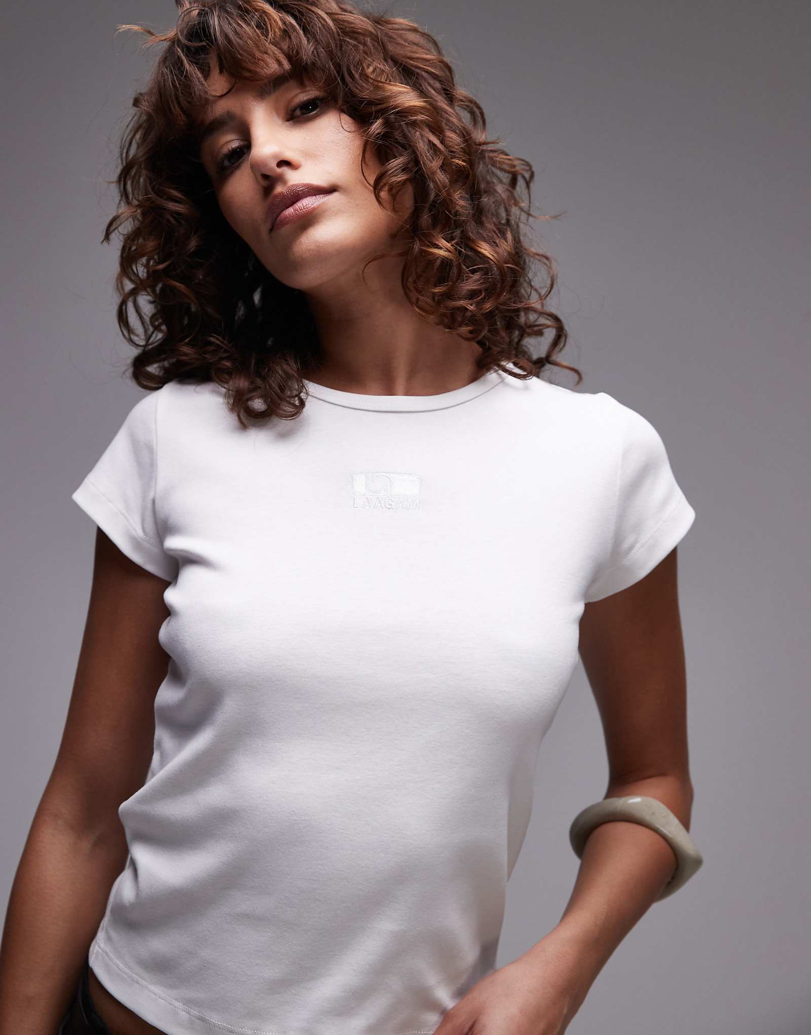 LAAGAM embroidered logo T-shirt in white 10590₽