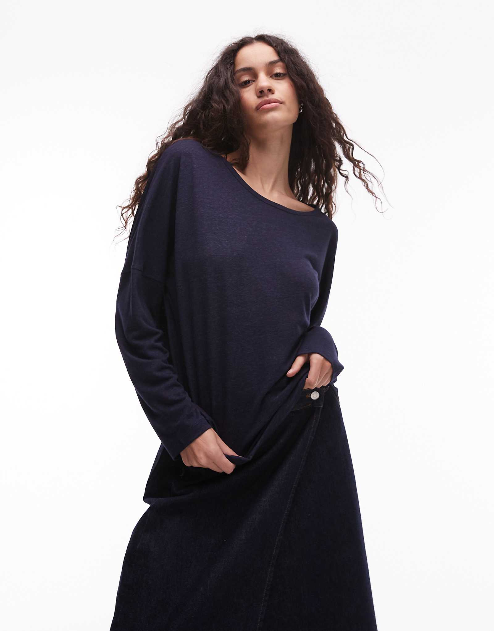 ARKET linen blend relaxed top with seamed long sleeves in navy blue 10190₽