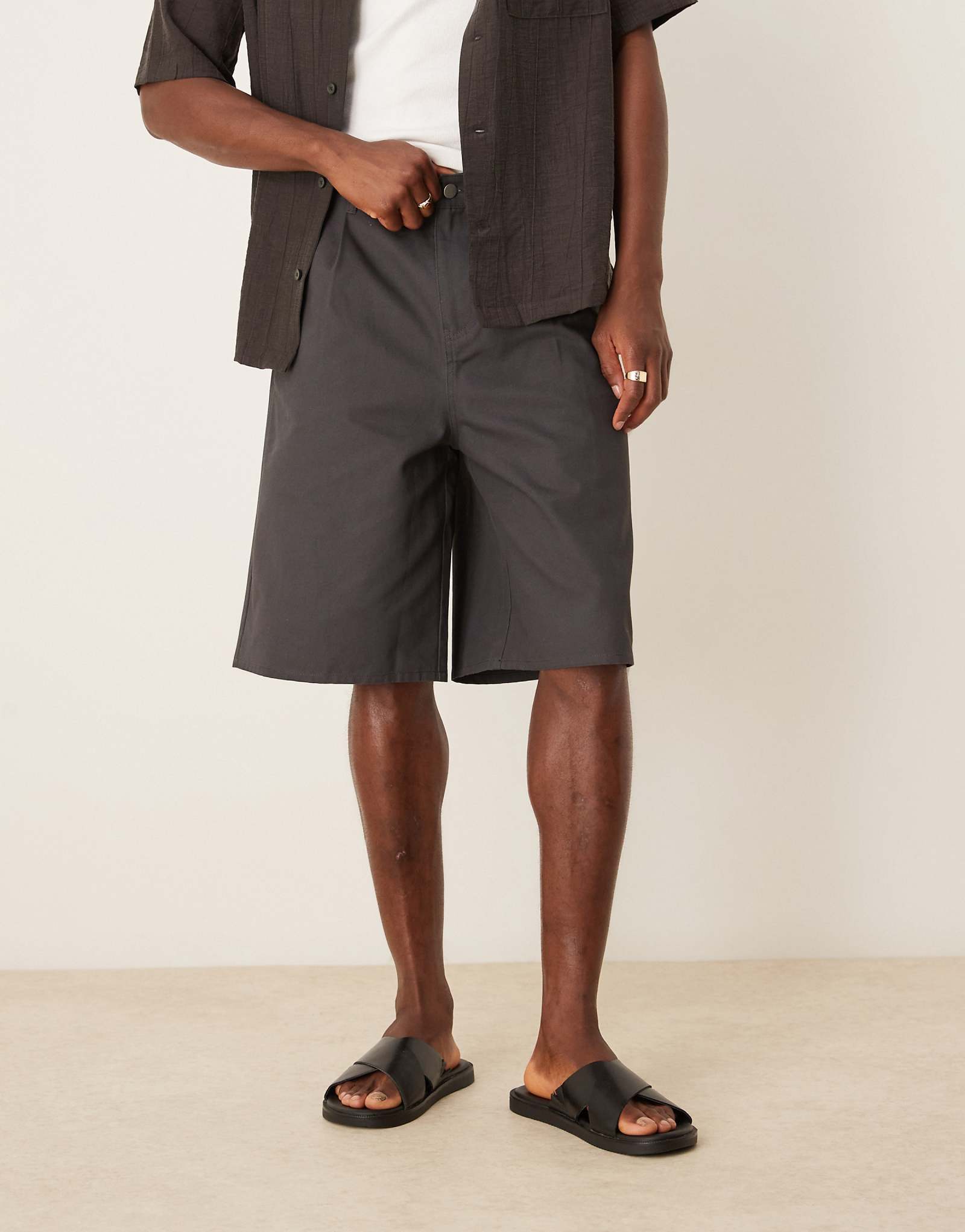 ASOS DESIGN long length pleated jorts in charcoal 4390₽