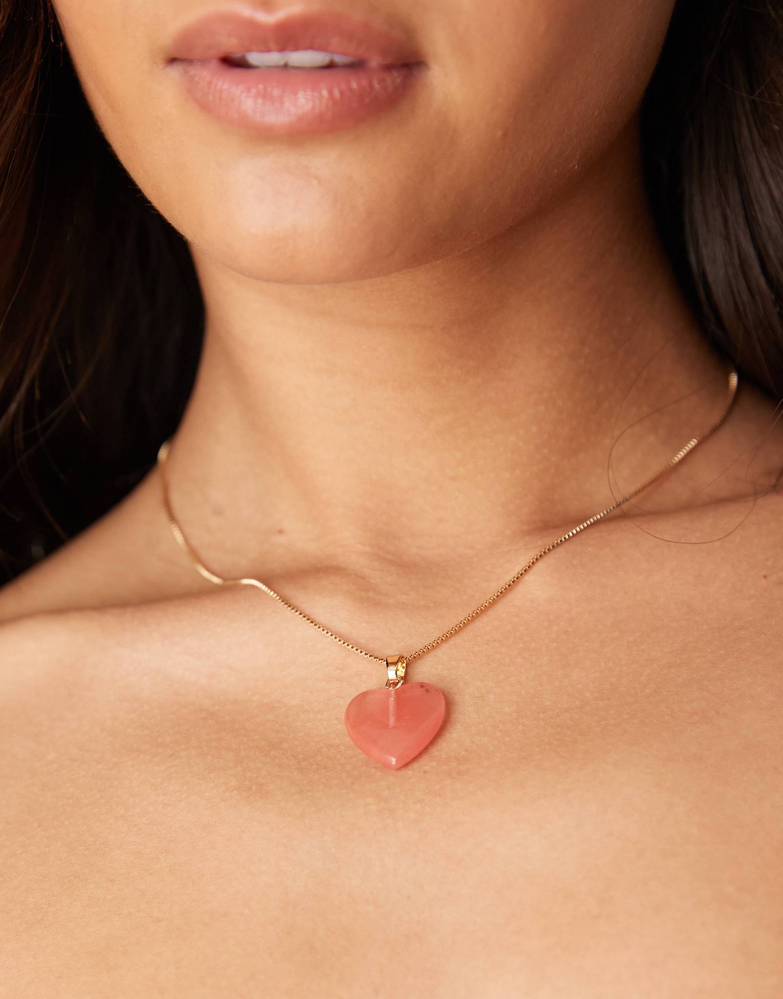 ASOS DESIGN necklace with pink semi precious quartz heart pendant in gold tone 2190₽