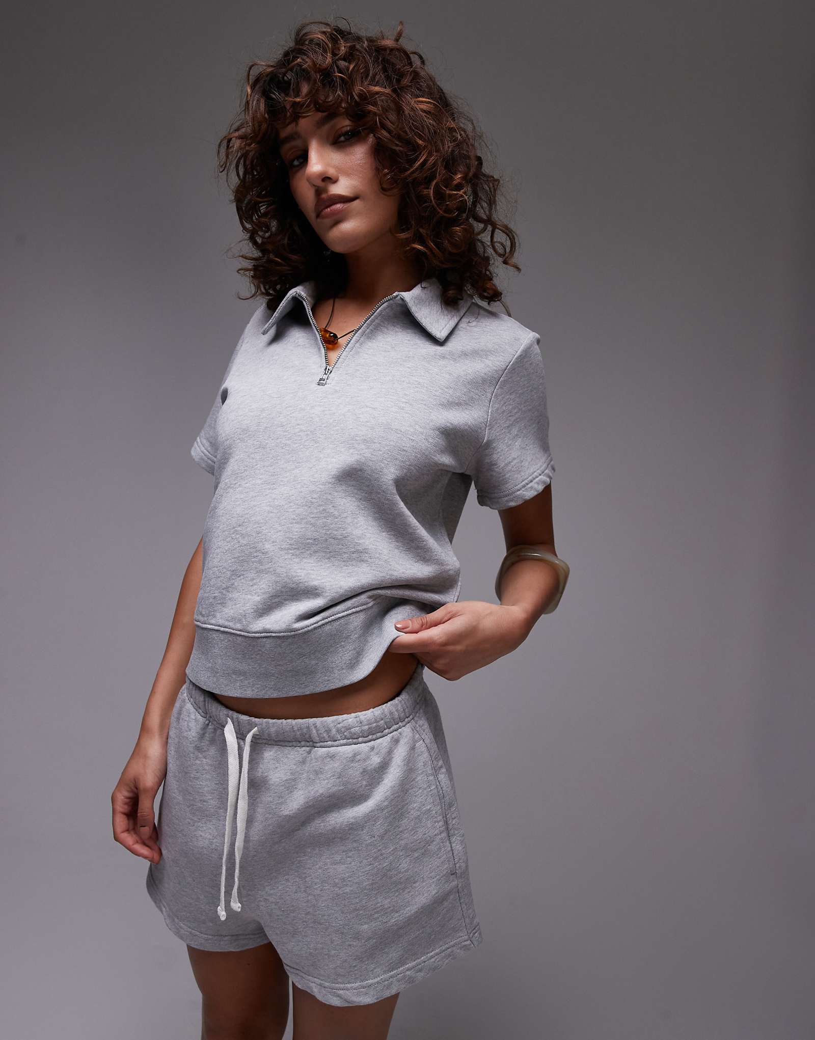 ARKET quarter zip short sleeve polo shirt in gray 10290₽