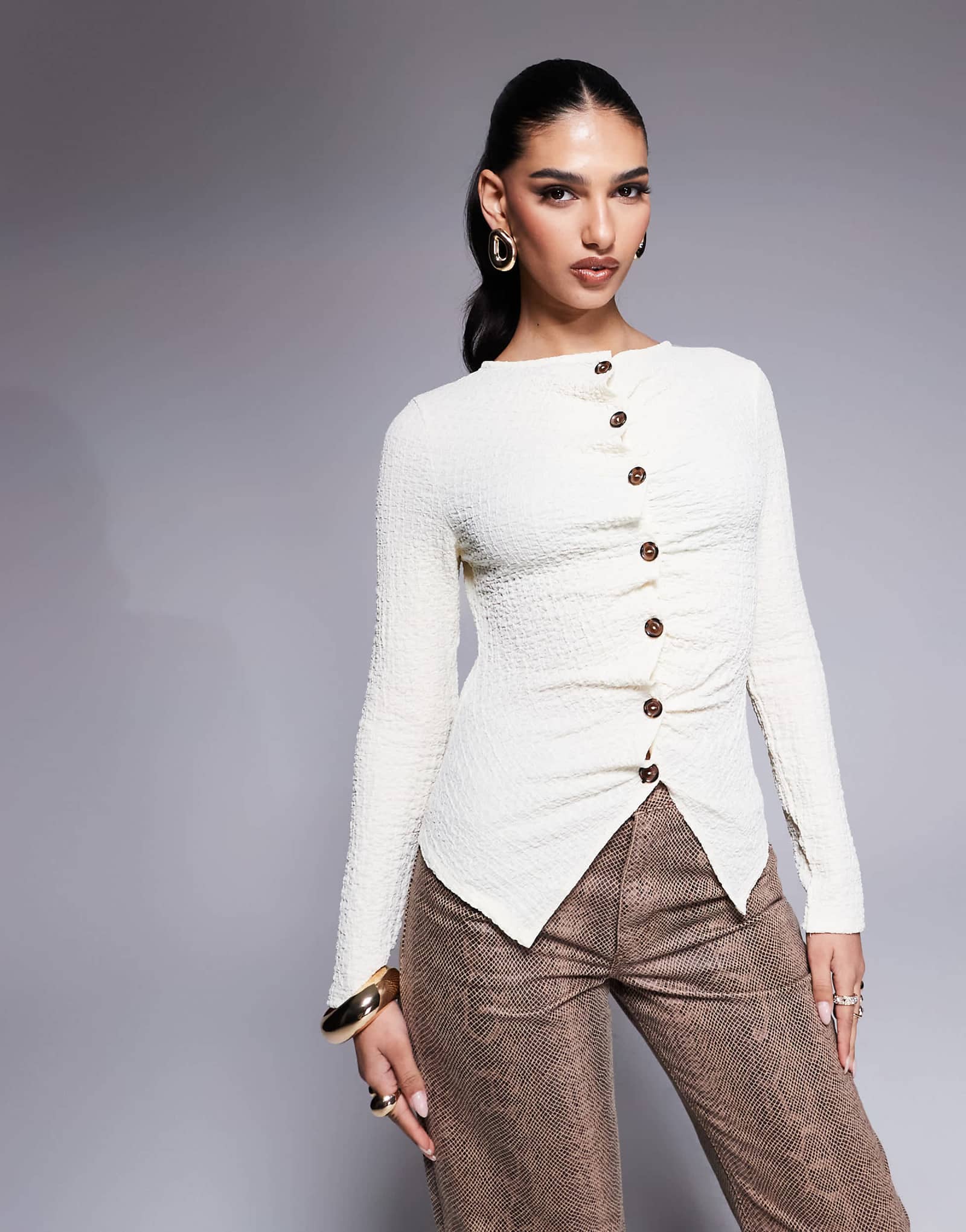 ASOS DESIGN textured button up long sleeve t-shirt in cream 5190₽