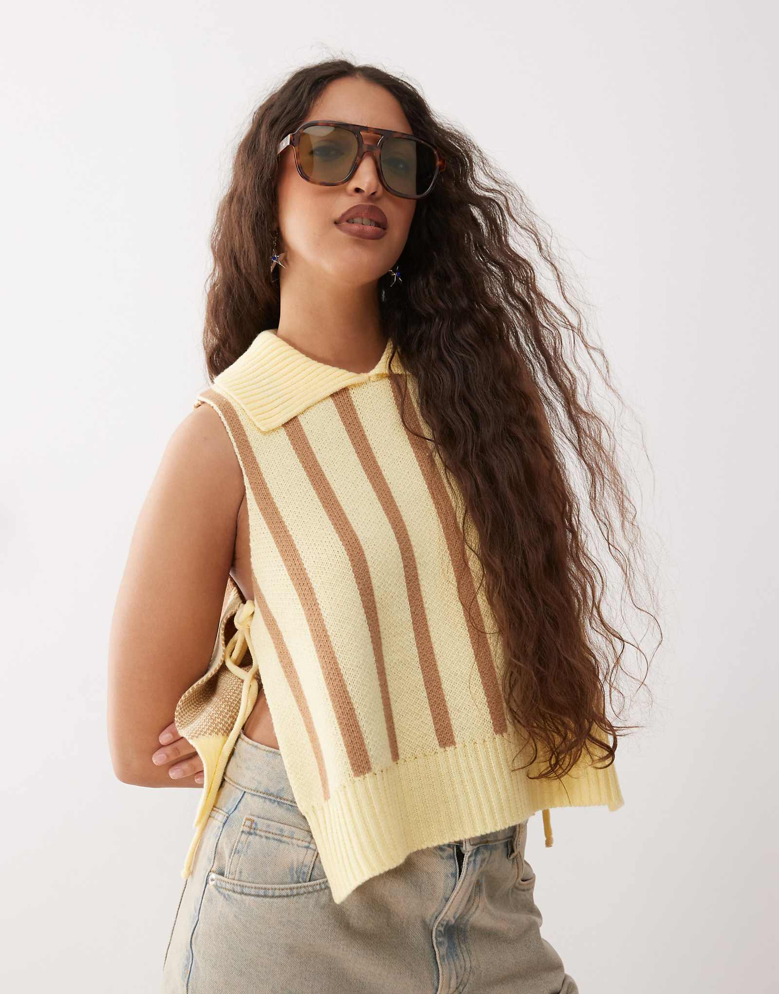 COLLUSION knit high collared neck vest with tie sides 4790₽