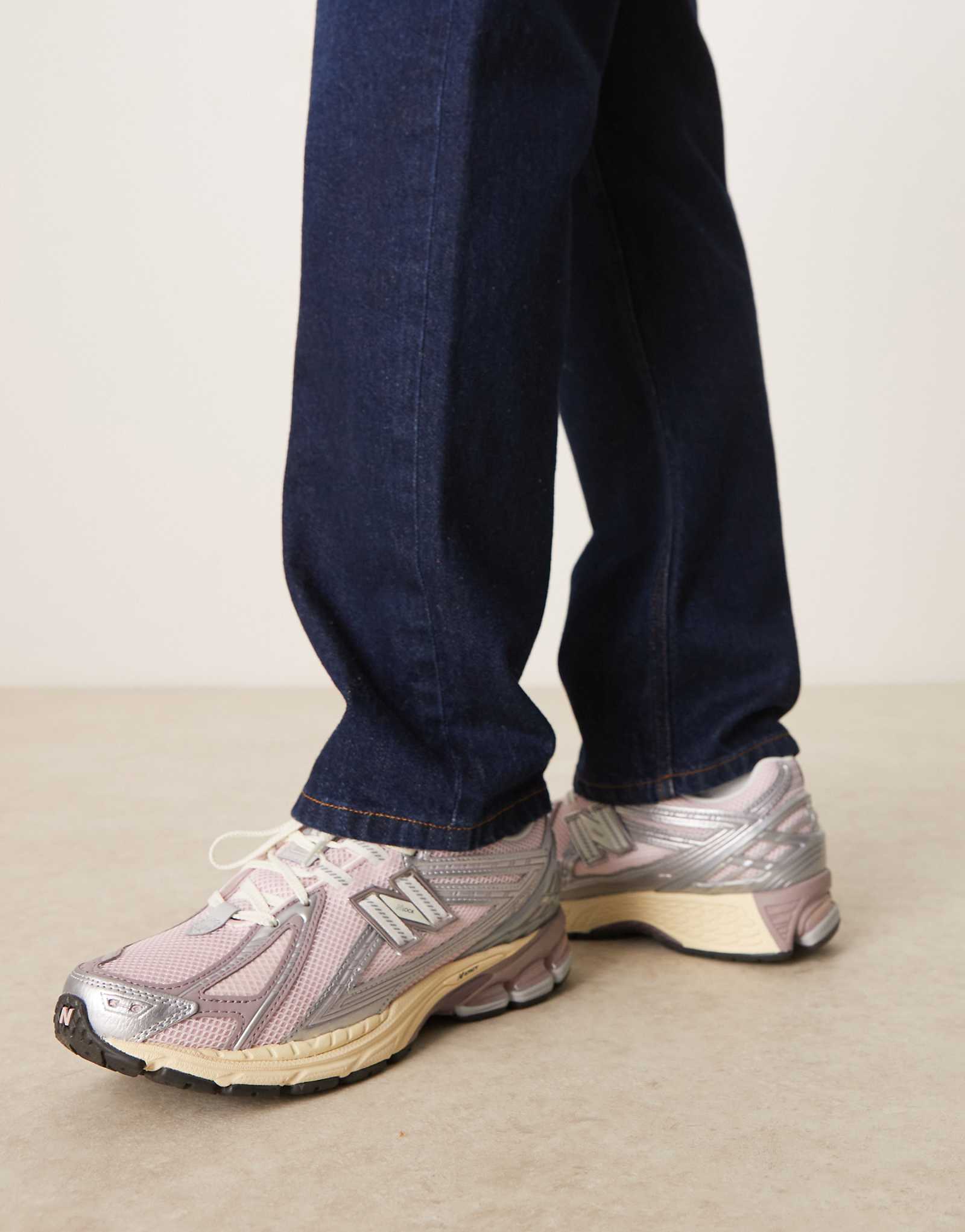 New Balance 1906 unisex sneakers in pink and multi detail 22090₽