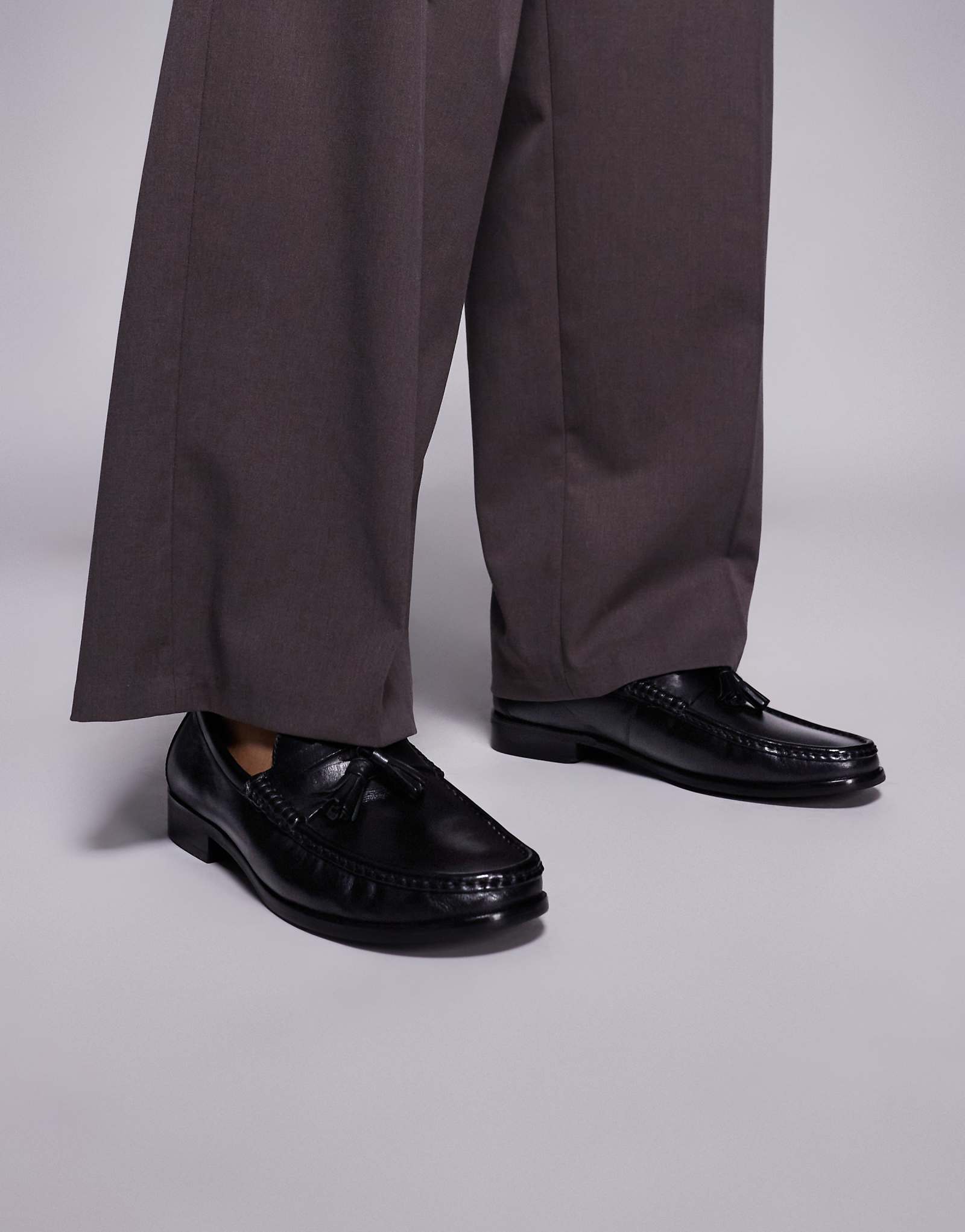 Walk London Tino tassel loafers in black leather 18490₽