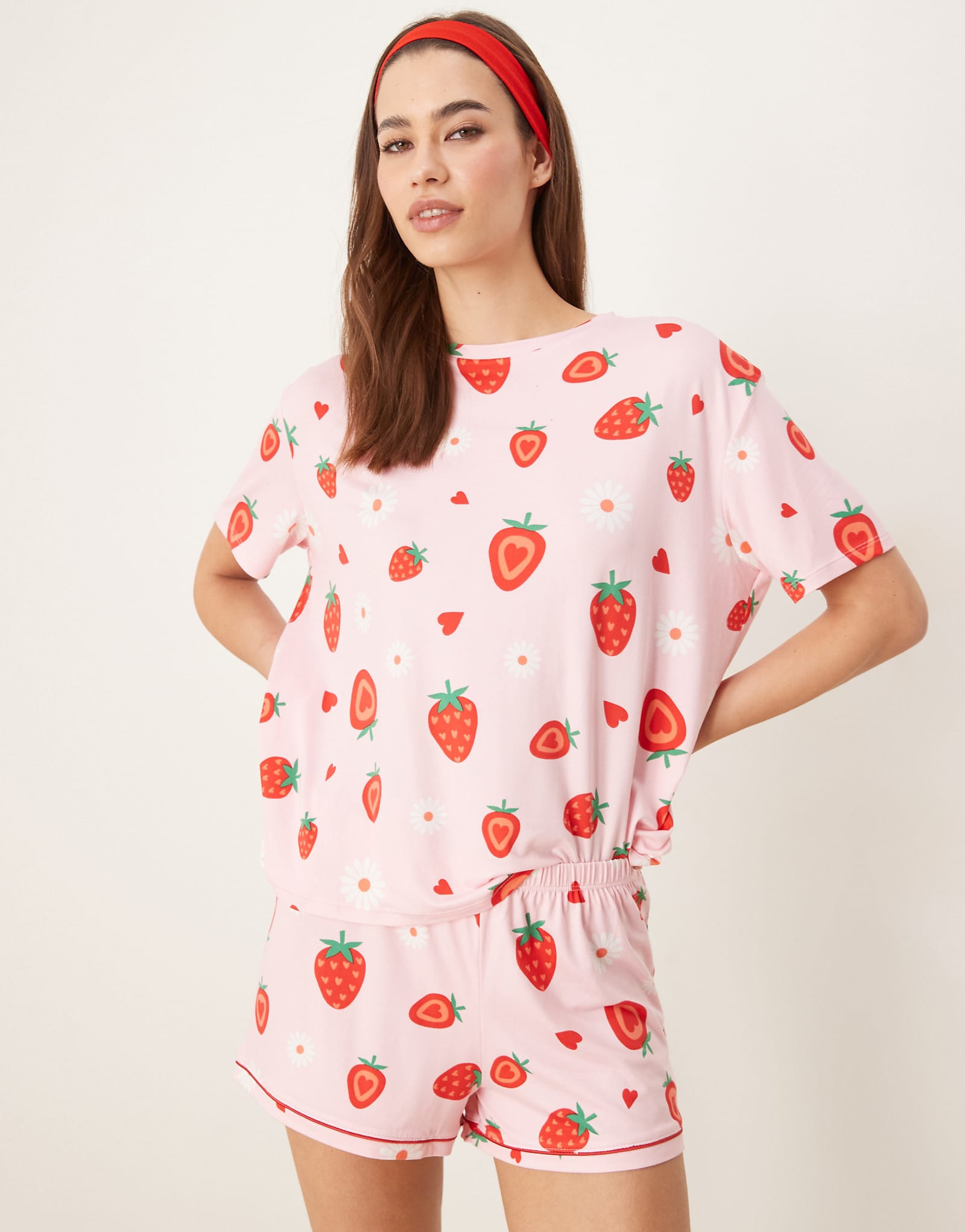 Urban Threads oversized pajama top and shorts in strawberry print 4790₽