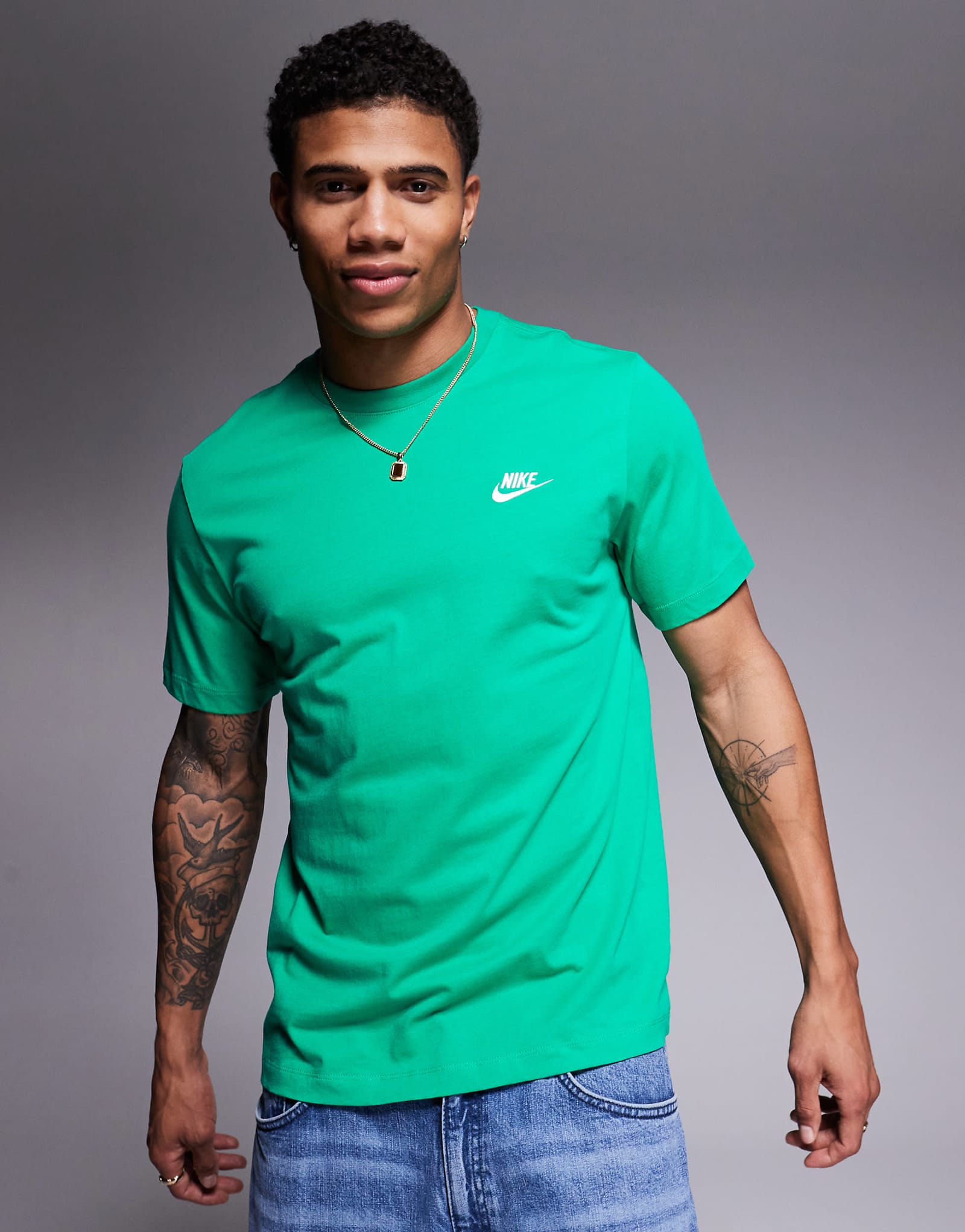 Nike Club t-shirt In green 4290₽