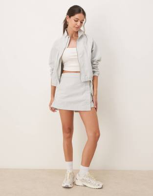 Тканые шорты Nike Essentials светло-серого цвета