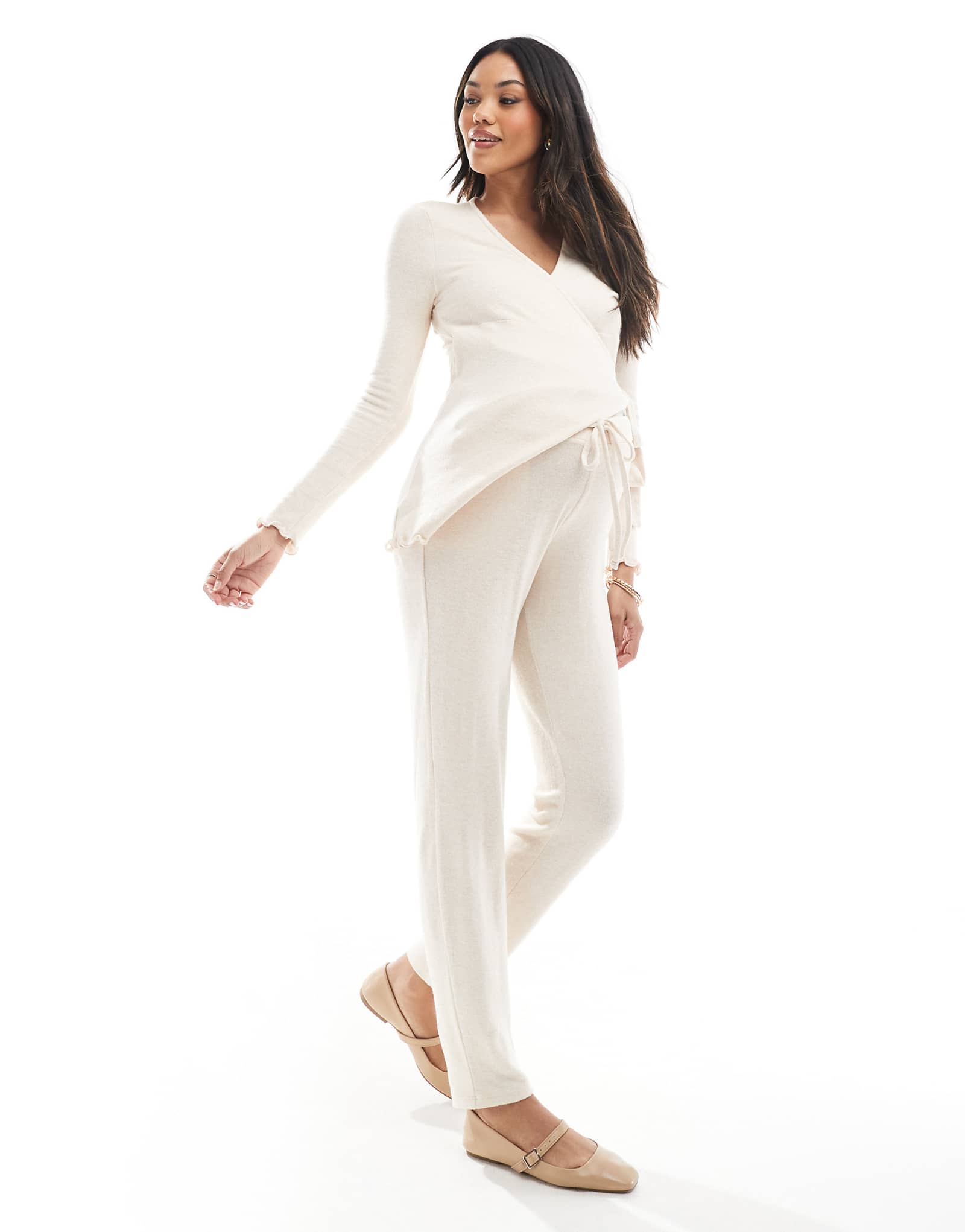 Mamalicious Maternity supersoft tapered sweatpants in heathered cream - part of a set 8290₽