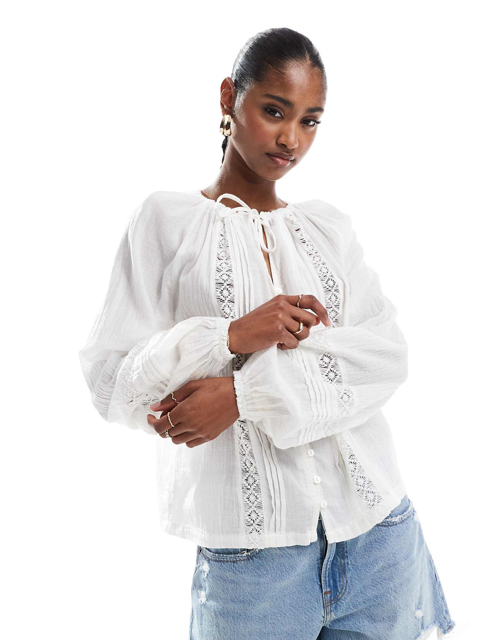 ONLY tie front long sleeve top with embroidery details in white 10490₽