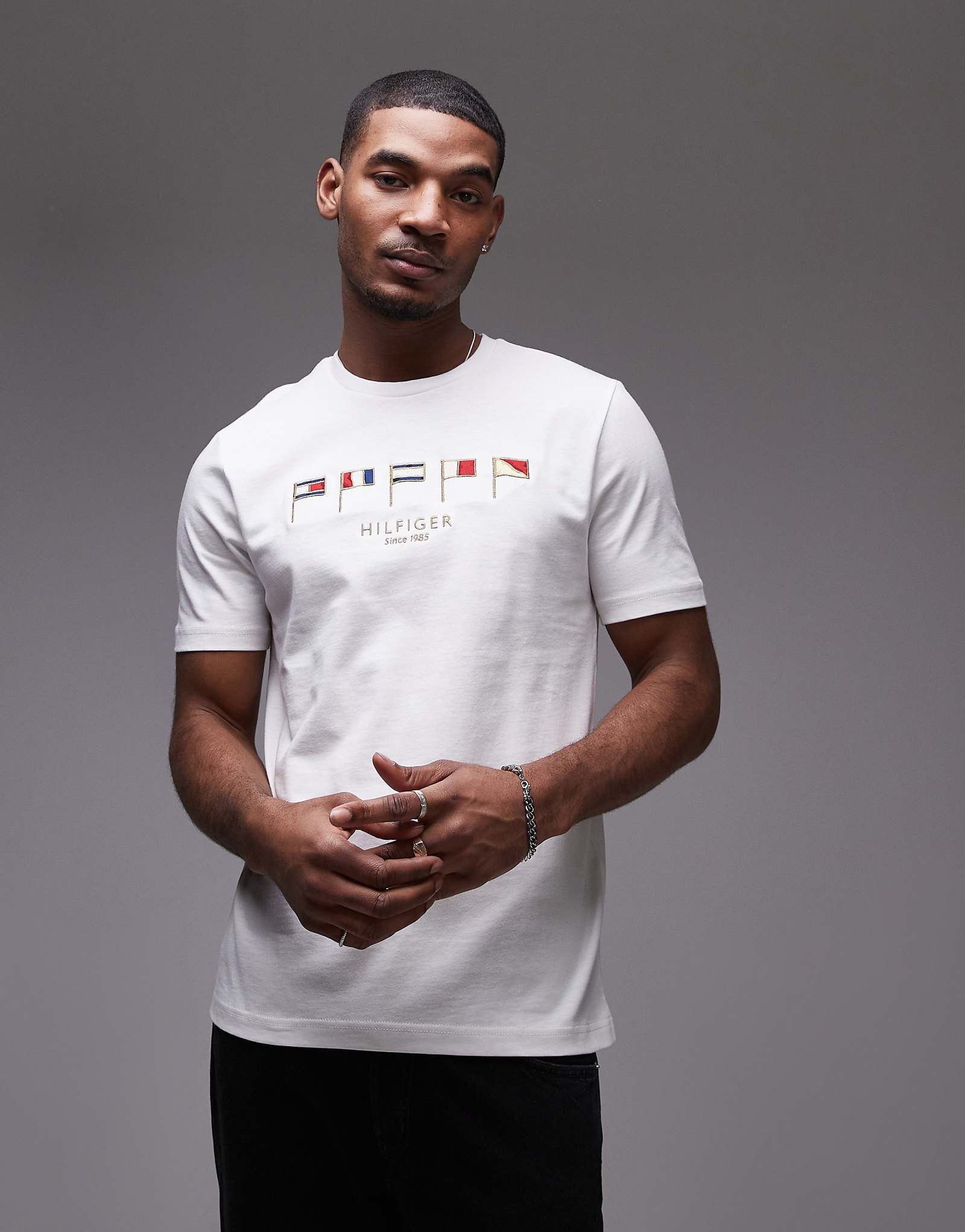 Tommy Hilfiger multi flag logo T-shirt in white 9990₽