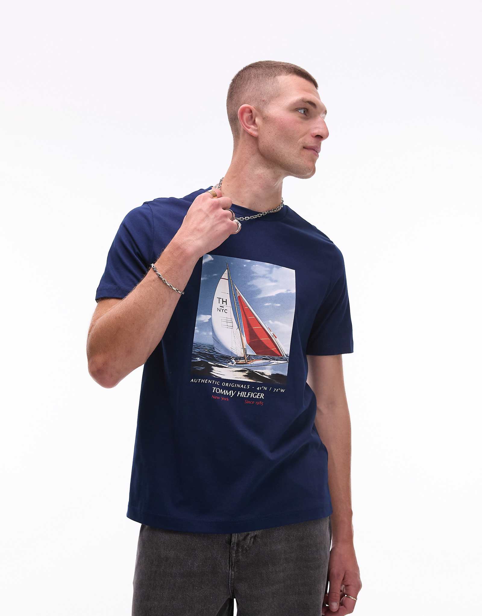 Tommy Hilfiger sailing graphic T-shirt in navy 8590₽