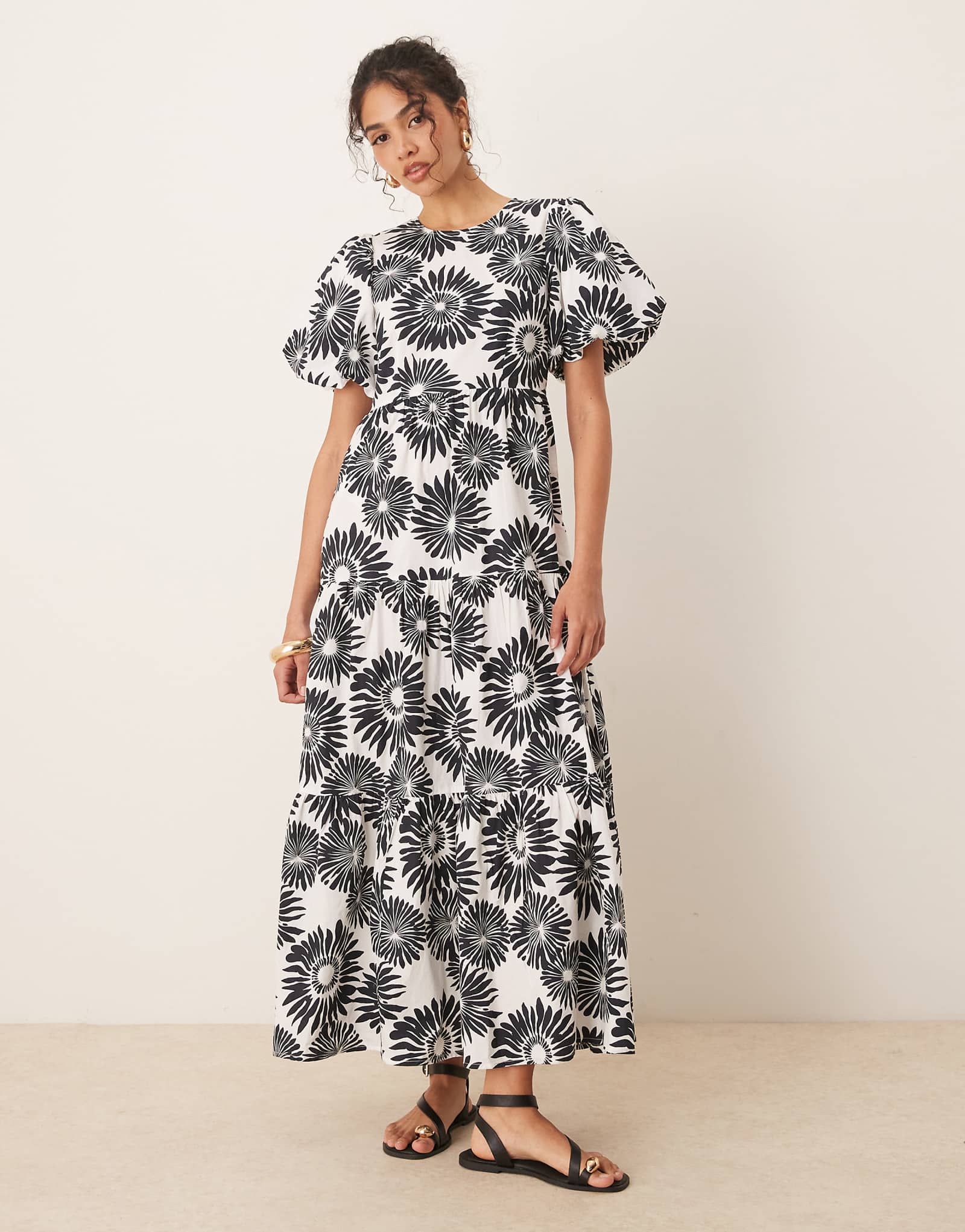 YAS puff sleeve maxi dress in mono floral print 18590₽