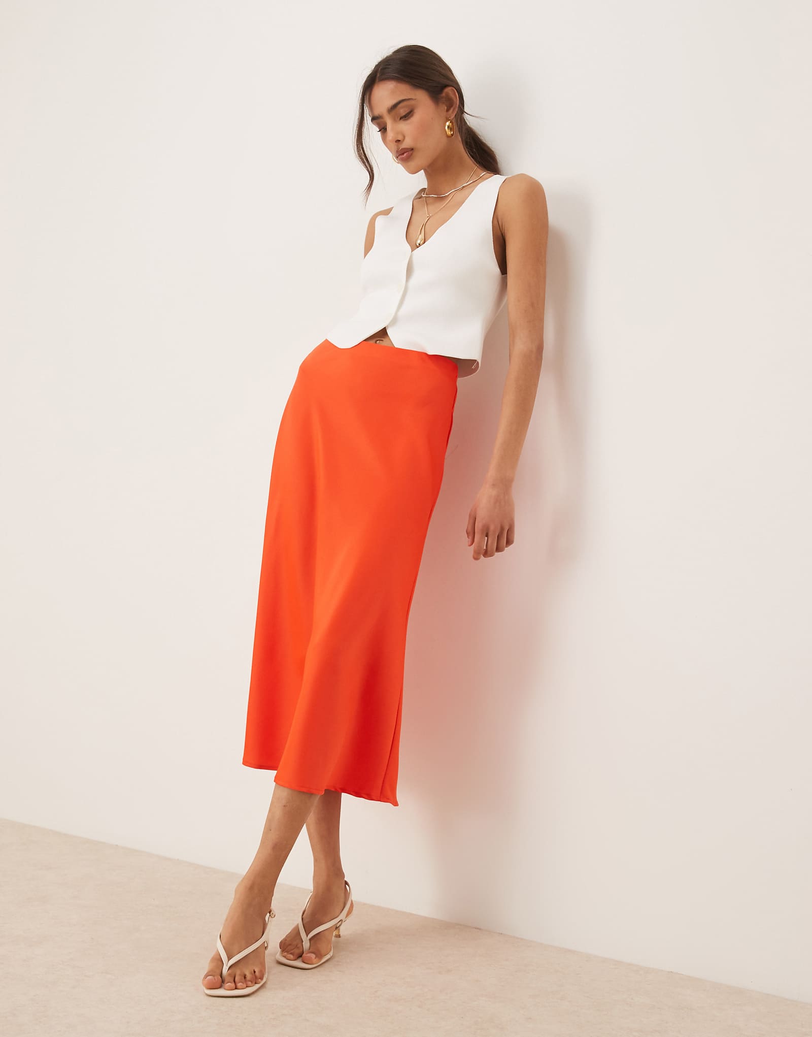 YAS satin midi skirt in cherry tomato 15890₽