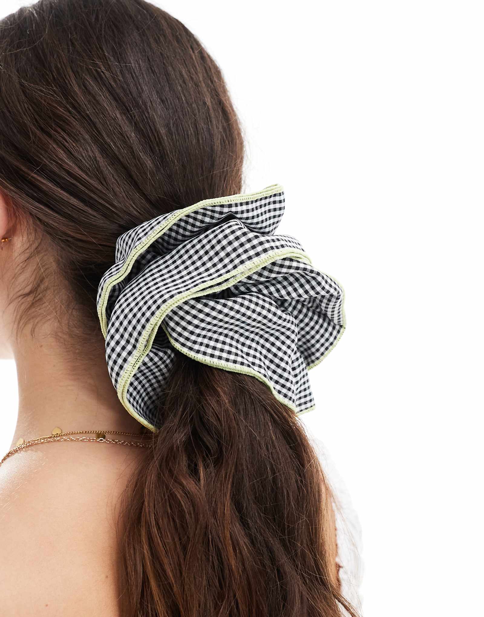 Pieces XL scrunchie in black gingham print 2290₽