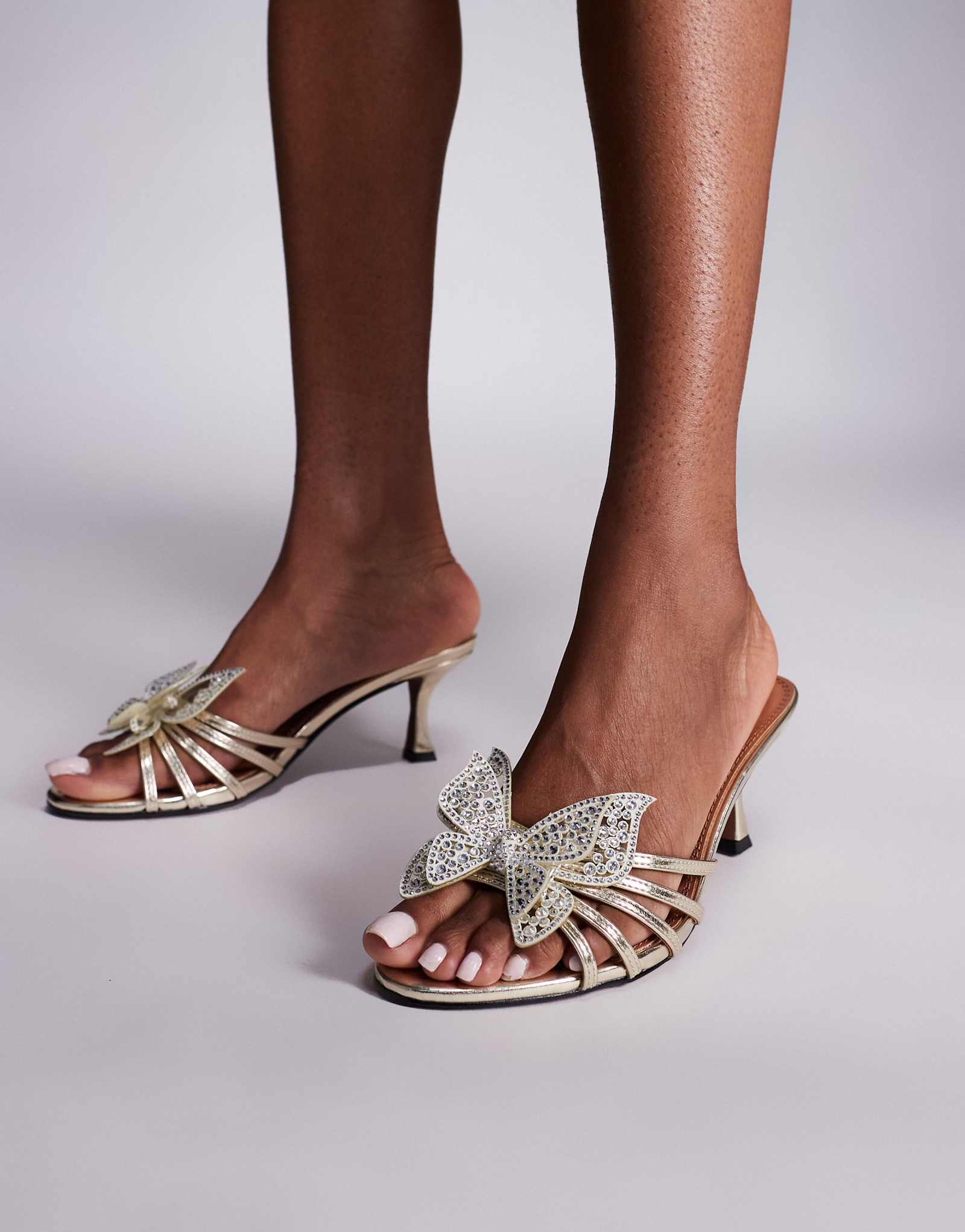 River Island butterfly heeled sandal in gold 14290₽