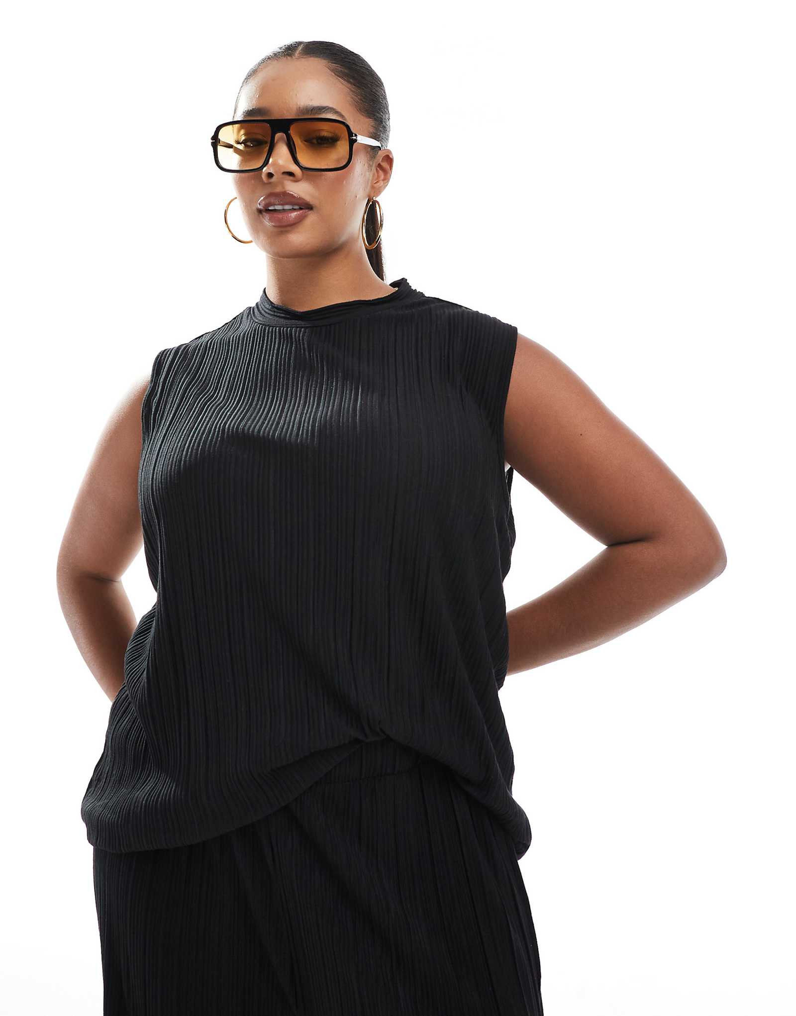 Vero Moda Curve plisse sleeveless top in black - part of a set 5490₽